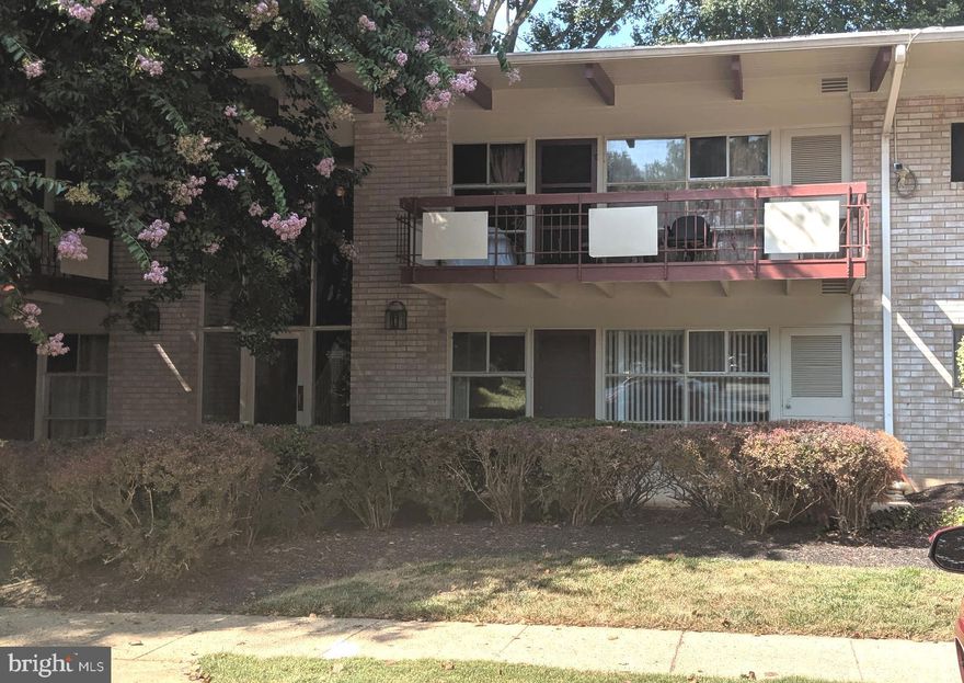 Fresh and clean unit with new paint and carpeting. Cleaned and ready for move-in!  Large windows provide lots of natural light in this open floor plan home.  Plenty of closet space, a separate dining area, and a nice patio for enjoying the outdoors. Close to transportation, shopping, restaurants and entertainment yet nestled in the trees in a comfortable neighborhood!  Neighborhood pool, tennis, tot lot.