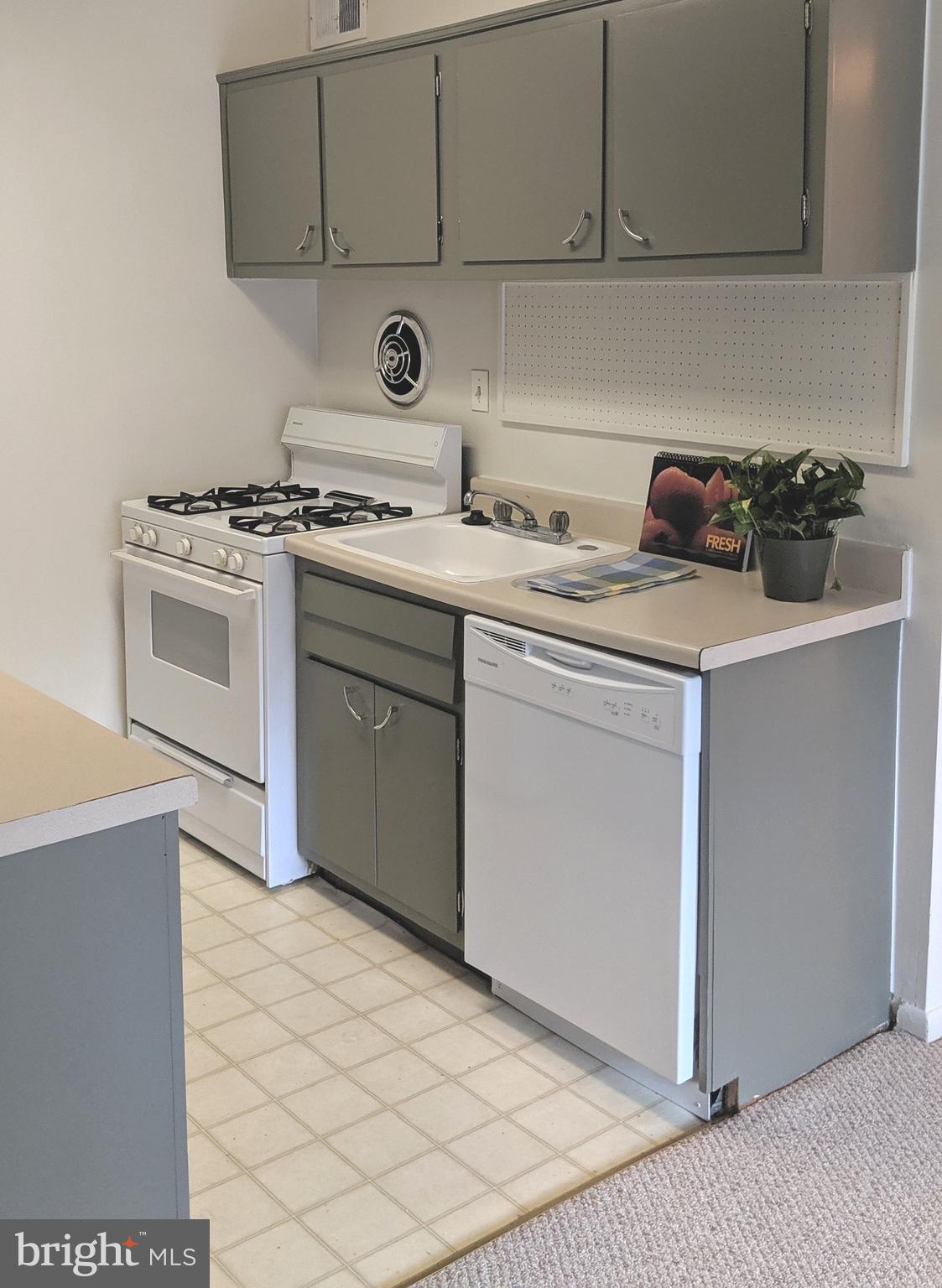 FAIRFAX HERITAGE - Residential Lease