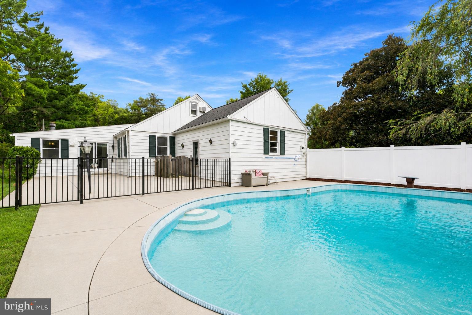 1600 DENNIS AVENUE