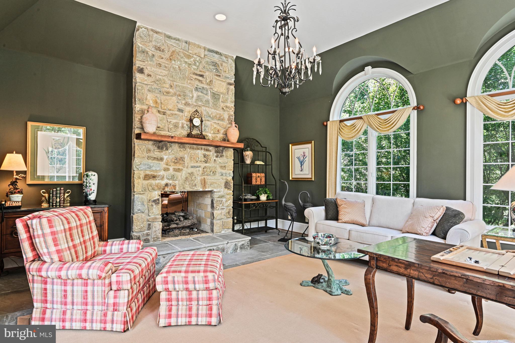 FALCON RIDGE - Residential