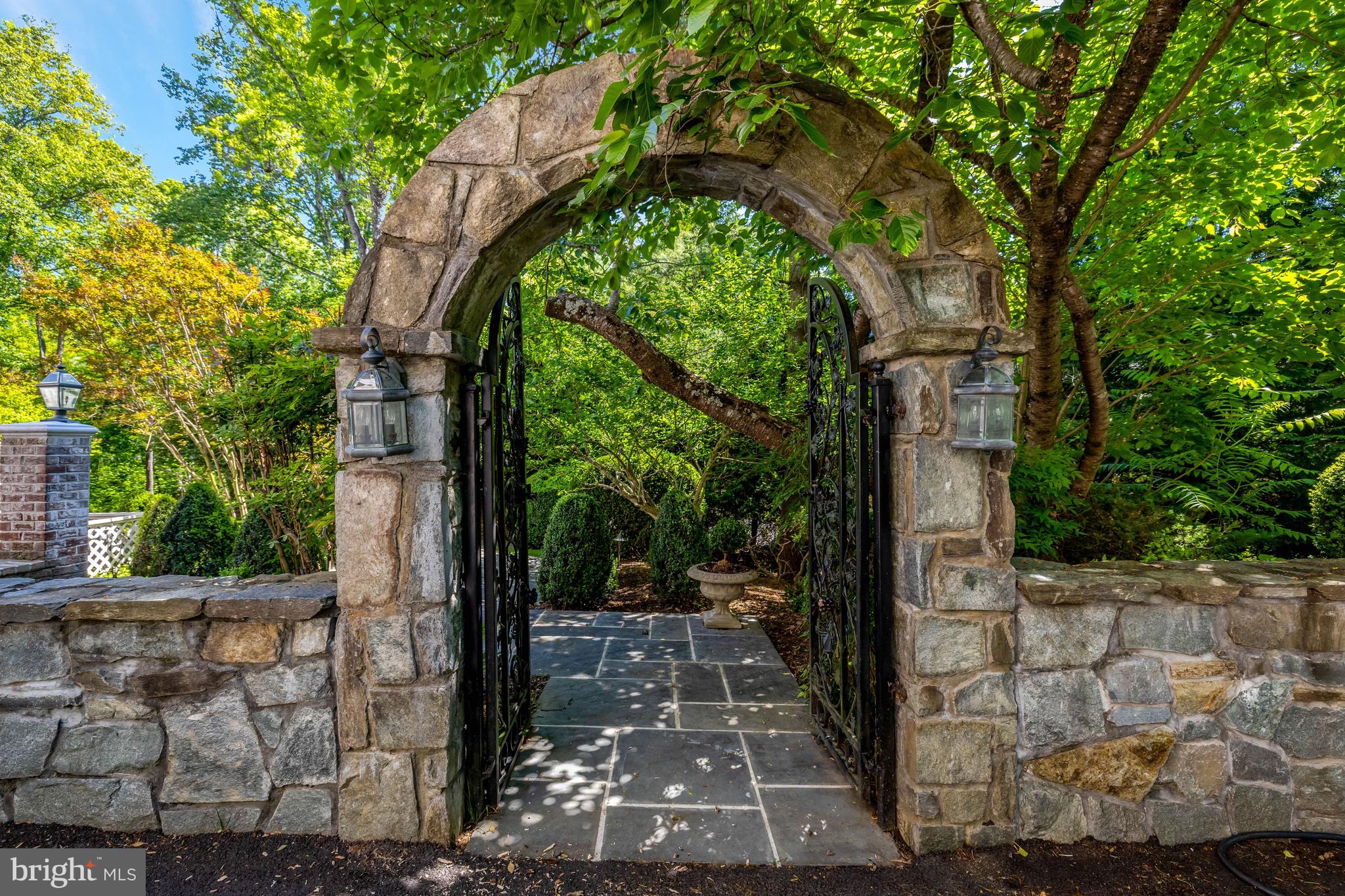 FALCON RIDGE - Residential