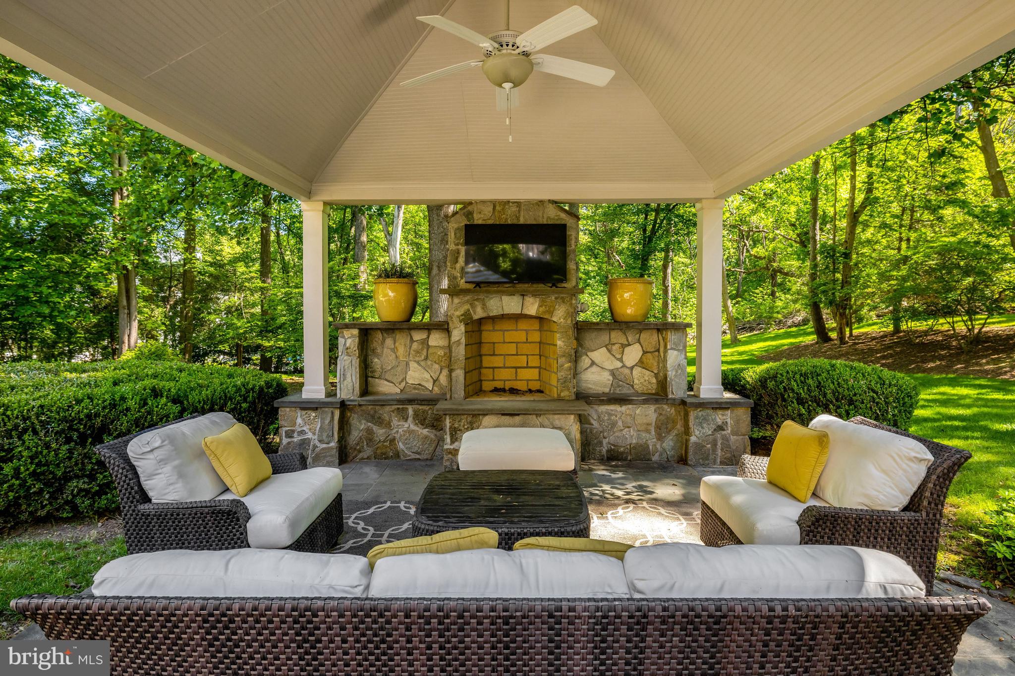 FALCON RIDGE - Residential