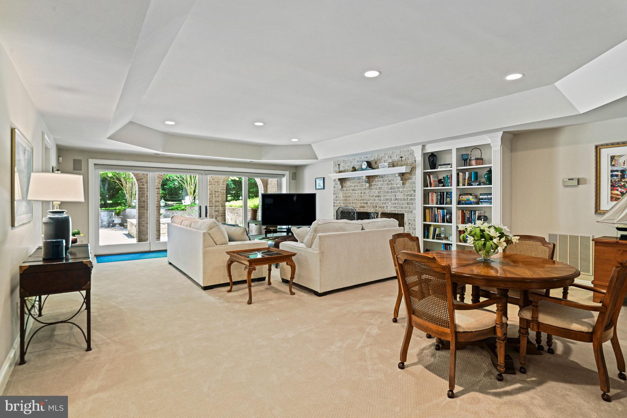 FALCON RIDGE - Residential