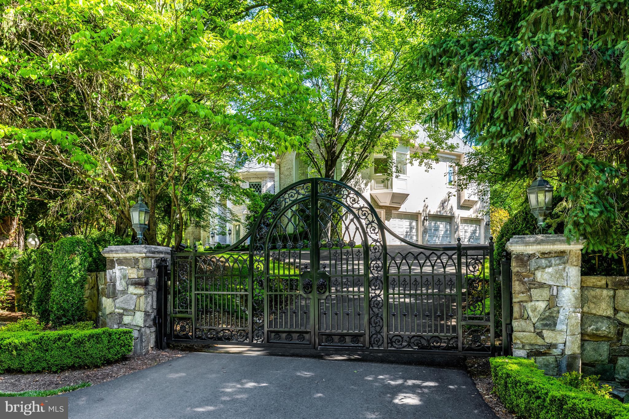 FALCON RIDGE - Residential