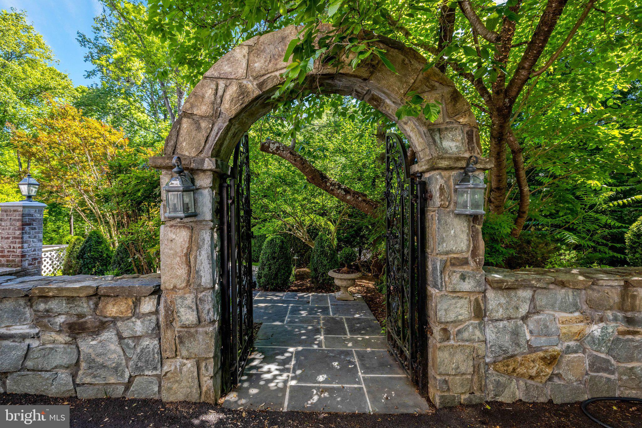FALCON RIDGE - Residential