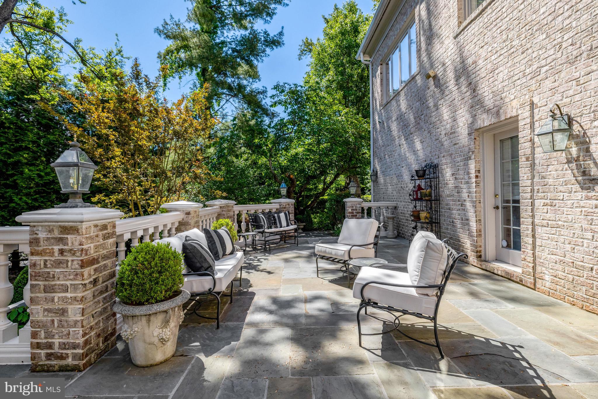 FALCON RIDGE - Residential
