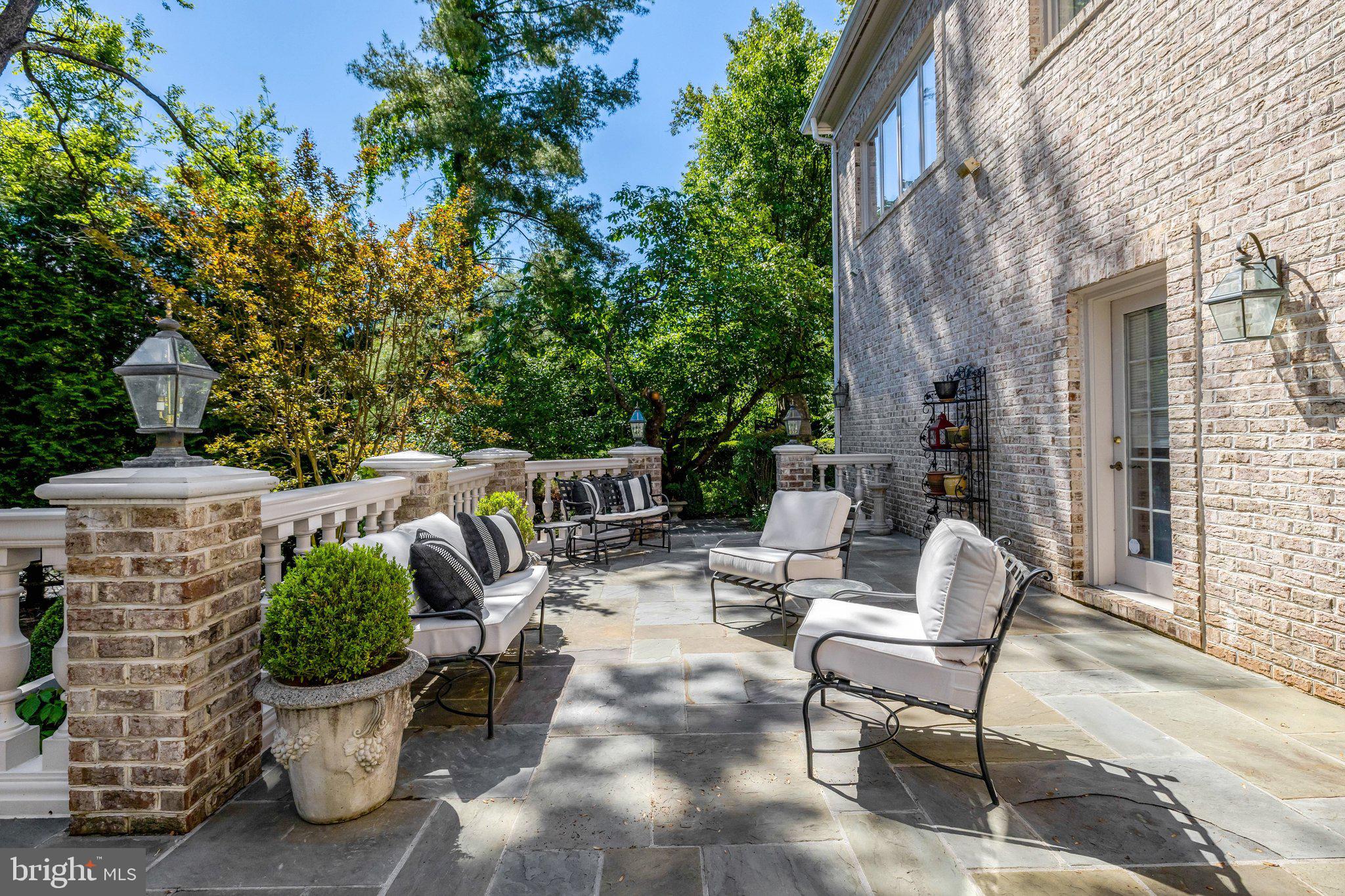 FALCON RIDGE - Residential
