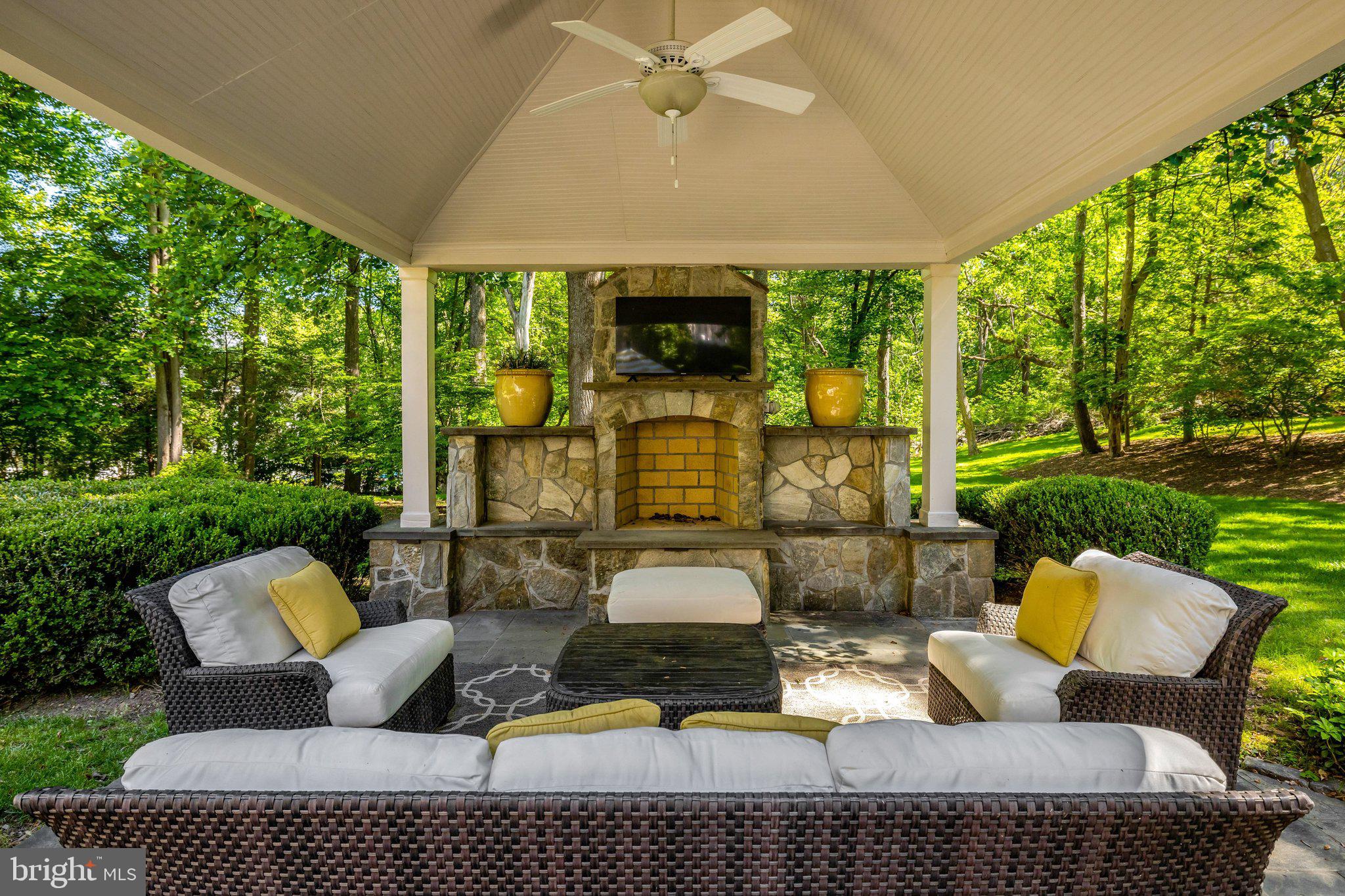 FALCON RIDGE - Residential