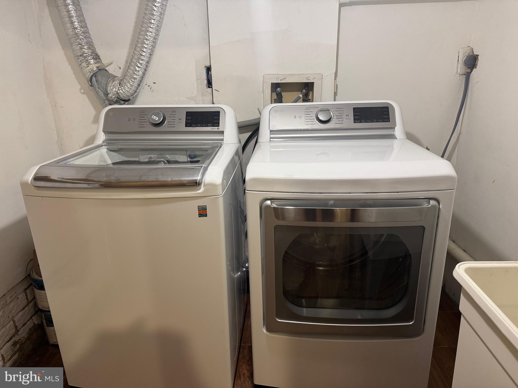 COMPTON VALLEY ESTATES - Residential Lease