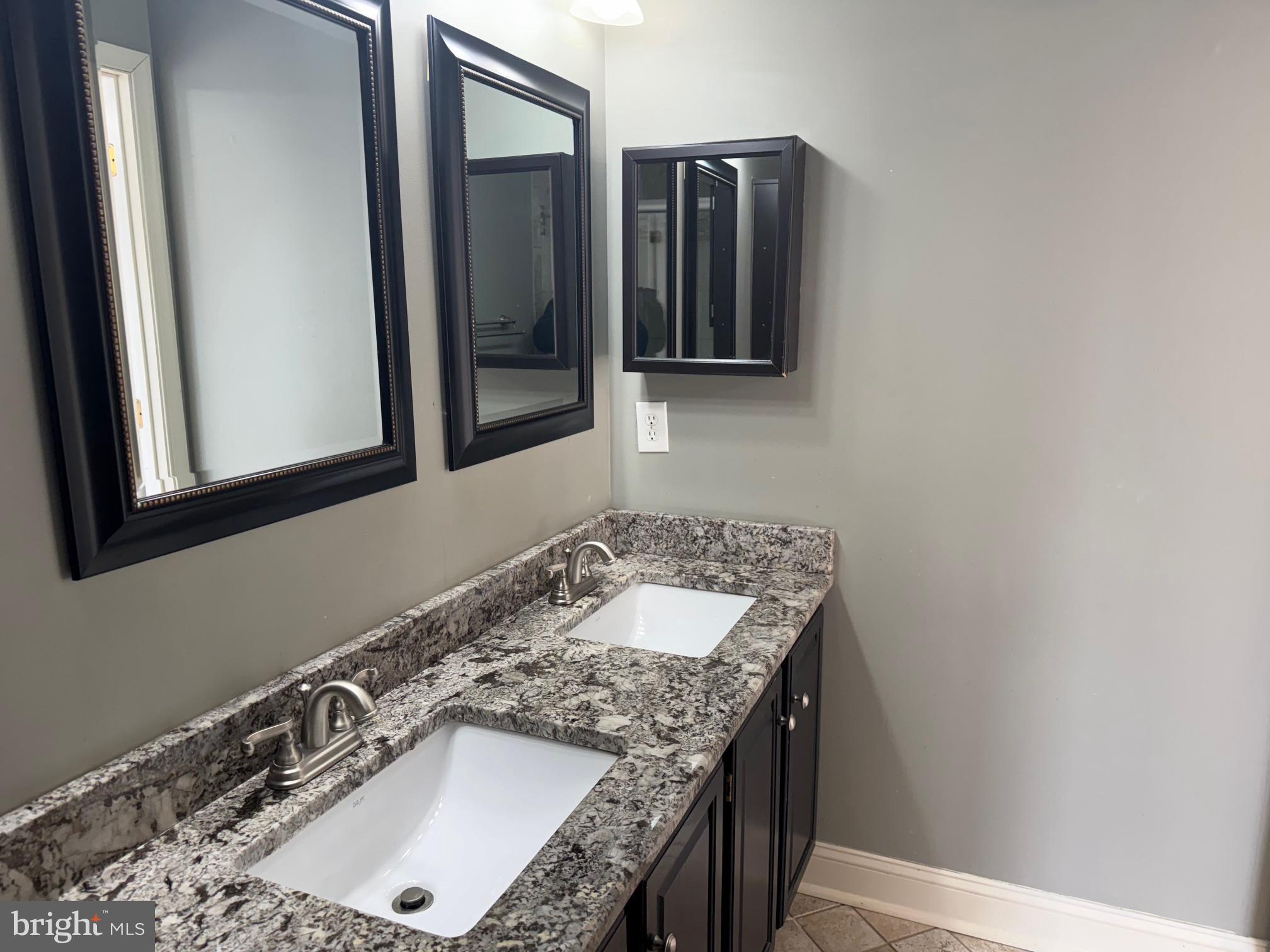 COMPTON VALLEY ESTATES - Residential Lease