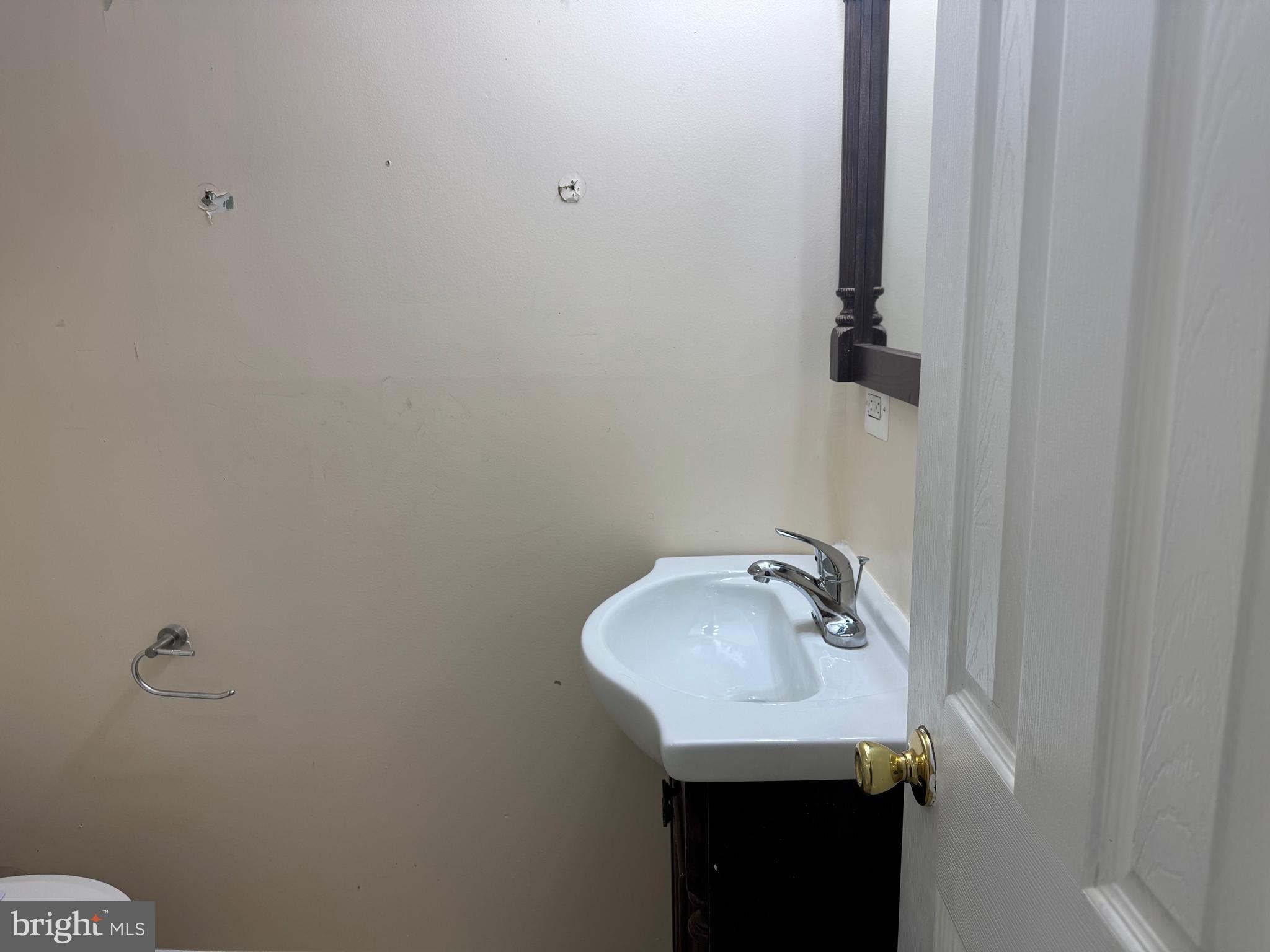 COMPTON VALLEY ESTATES - Residential Lease