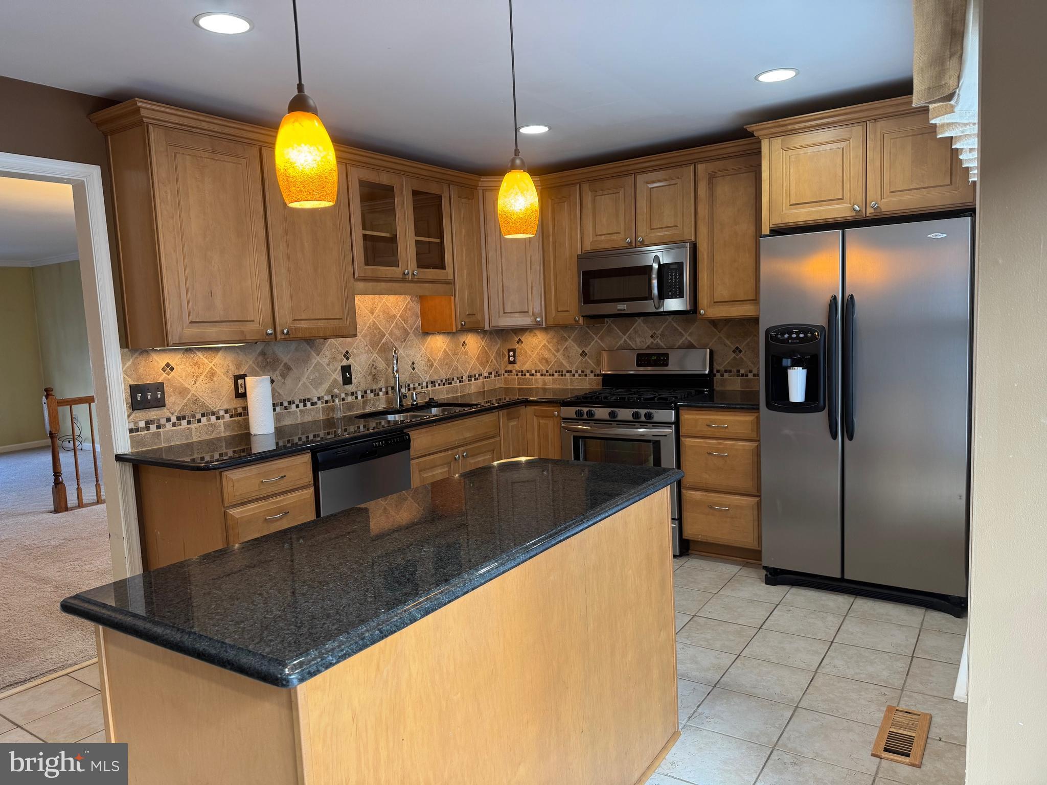 COMPTON VALLEY ESTATES - Residential Lease