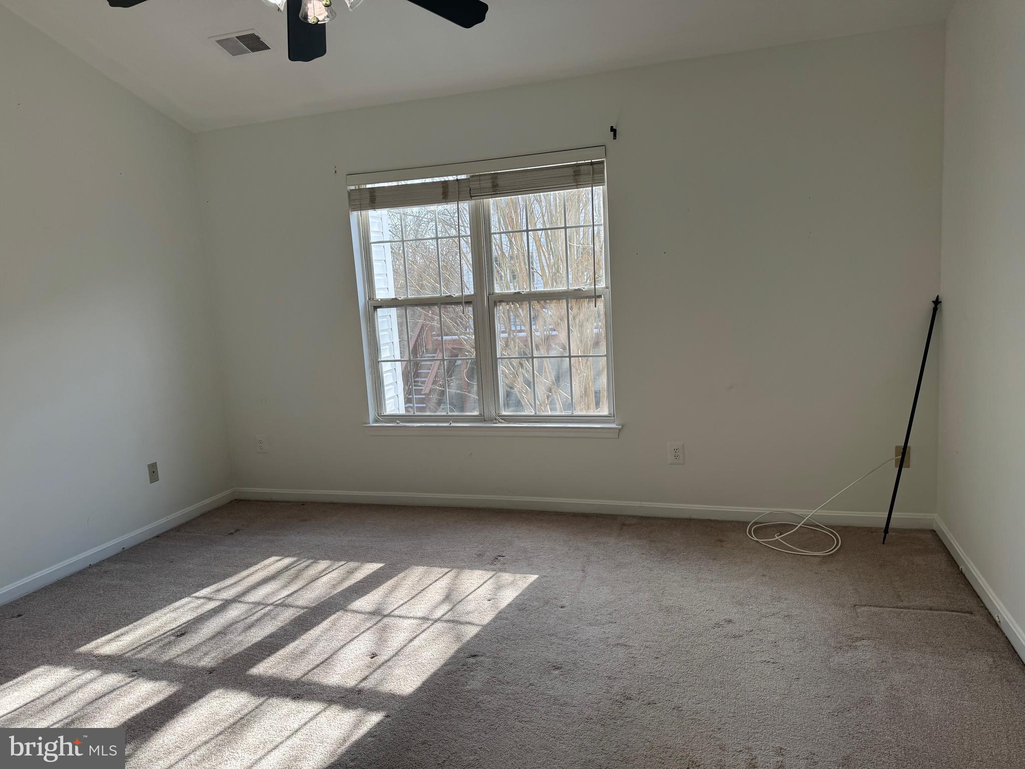 COMPTON VALLEY ESTATES - Residential Lease