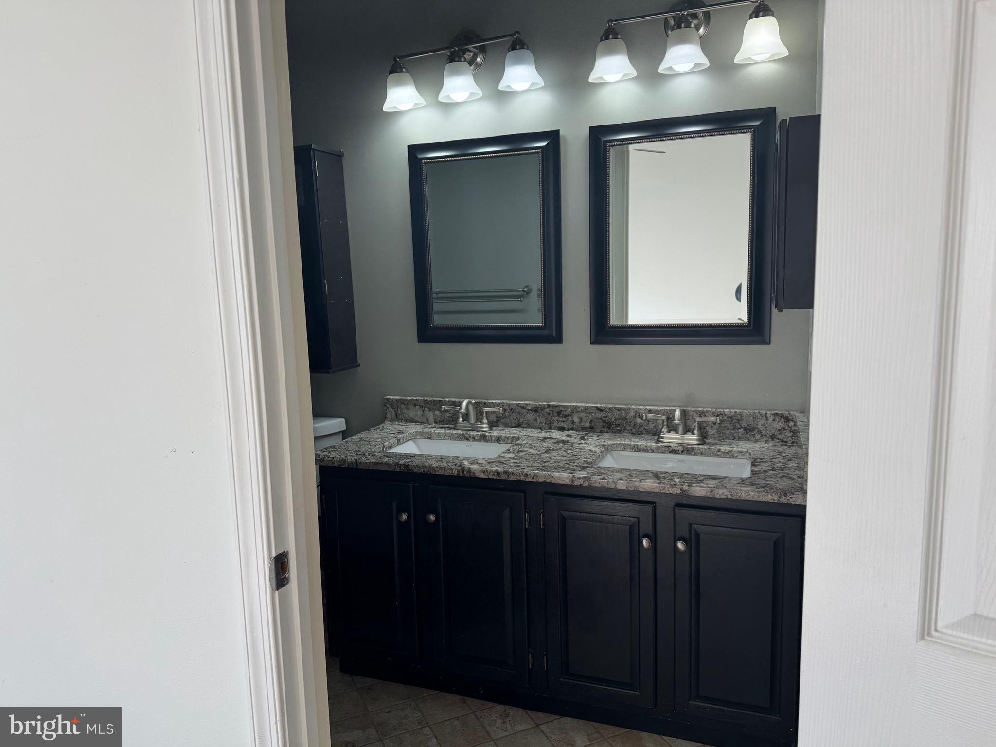 COMPTON VALLEY ESTATES - Residential Lease