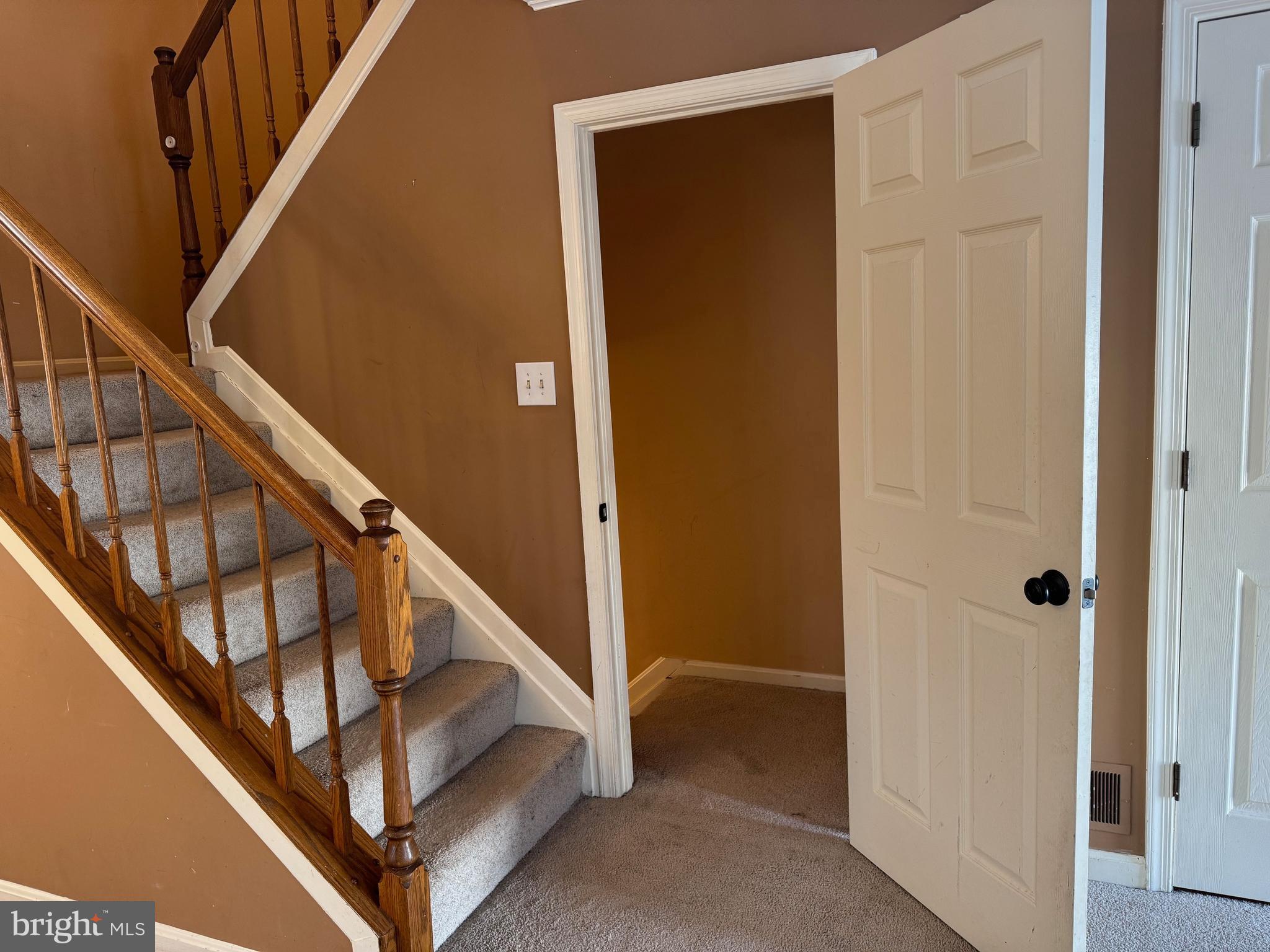 COMPTON VALLEY ESTATES - Residential Lease