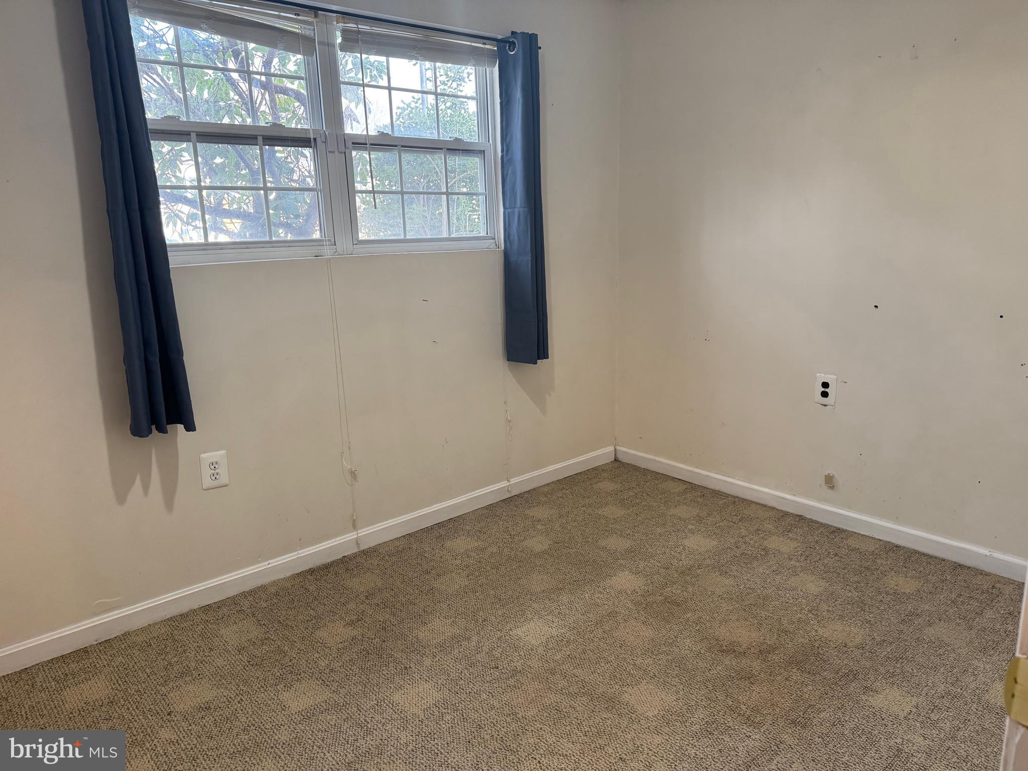 COMPTON VALLEY ESTATES - Residential Lease