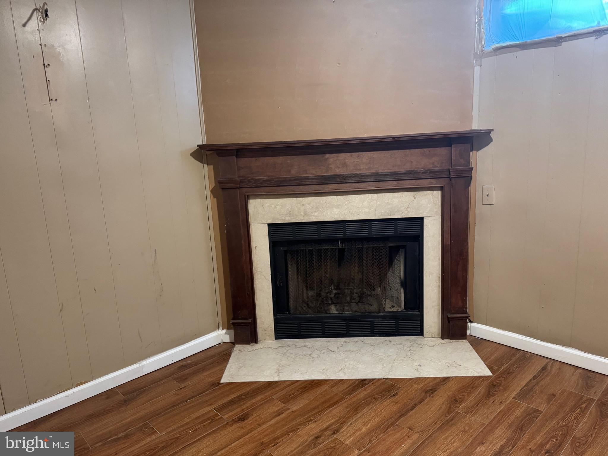 COMPTON VALLEY ESTATES - Residential Lease