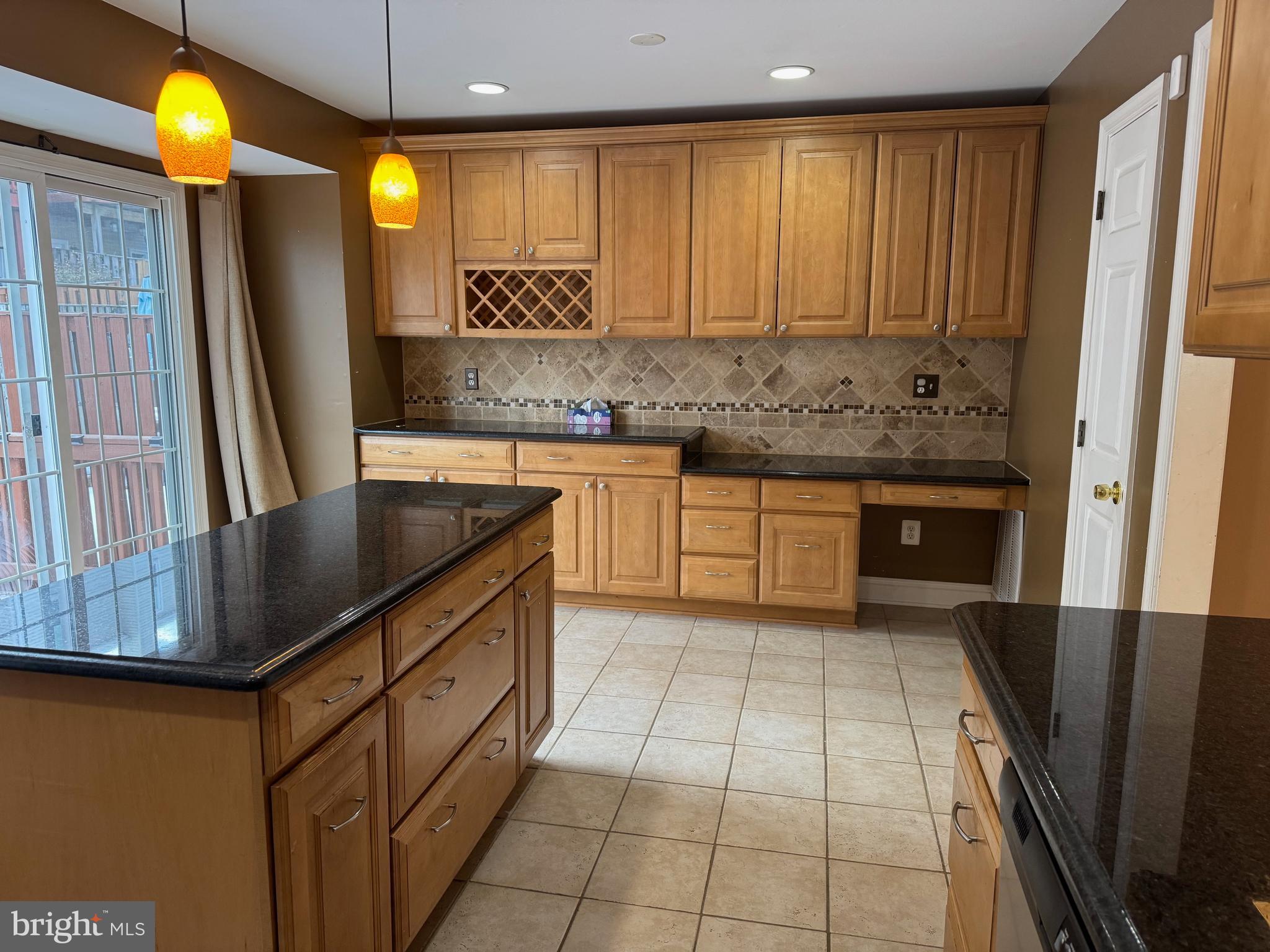 COMPTON VALLEY ESTATES - Residential Lease