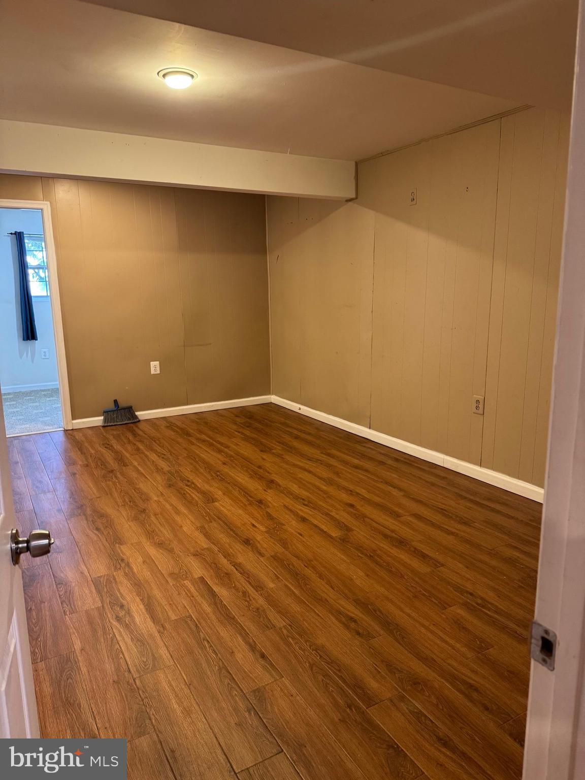 COMPTON VALLEY ESTATES - Residential Lease