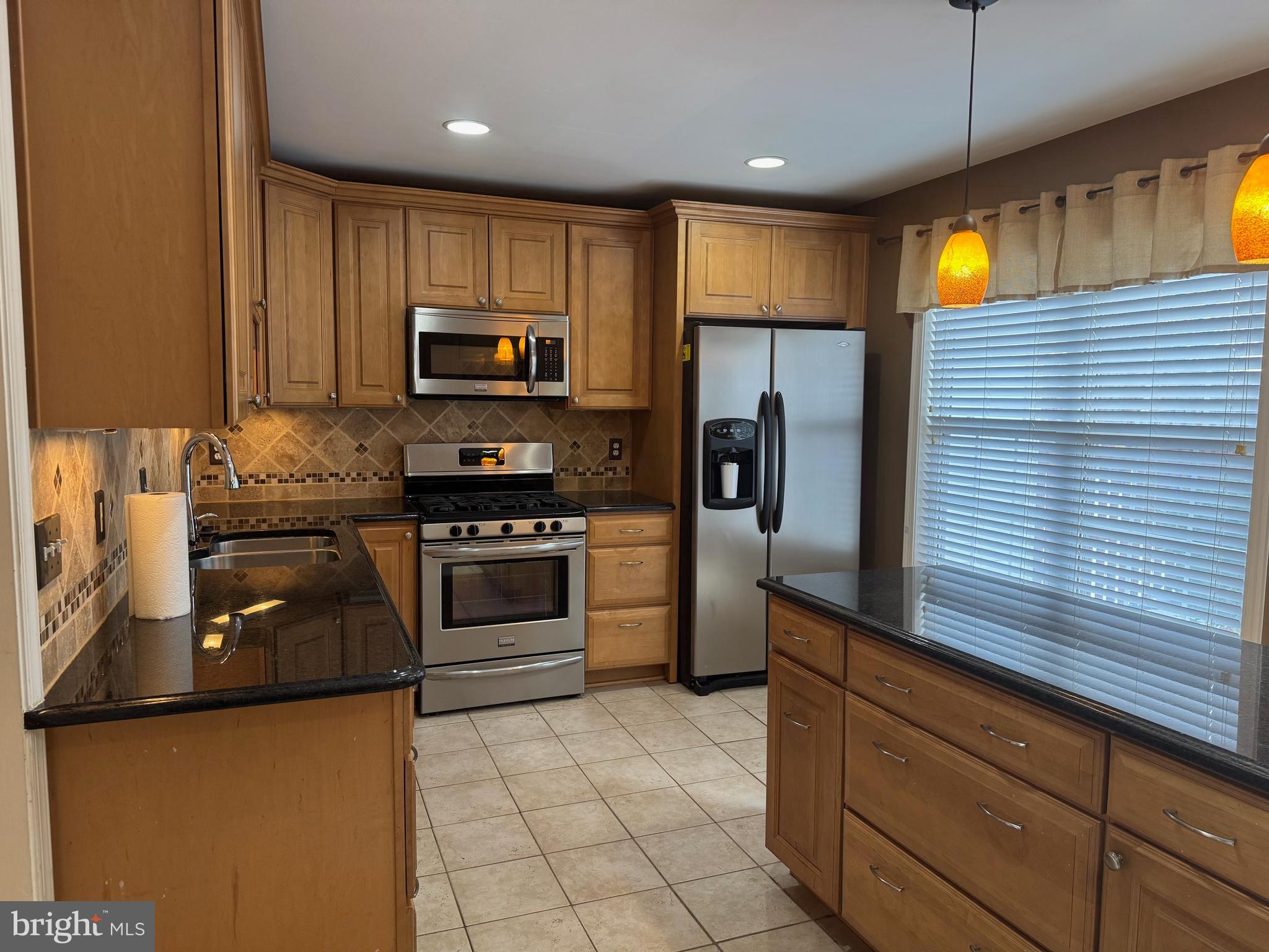 COMPTON VALLEY ESTATES - Residential Lease