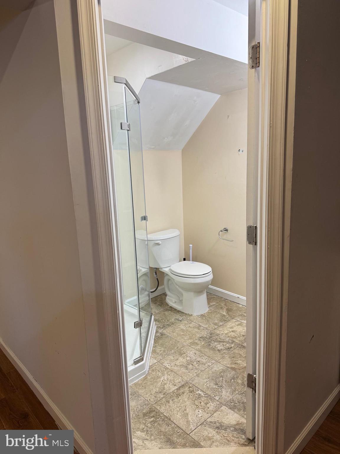 COMPTON VALLEY ESTATES - Residential Lease