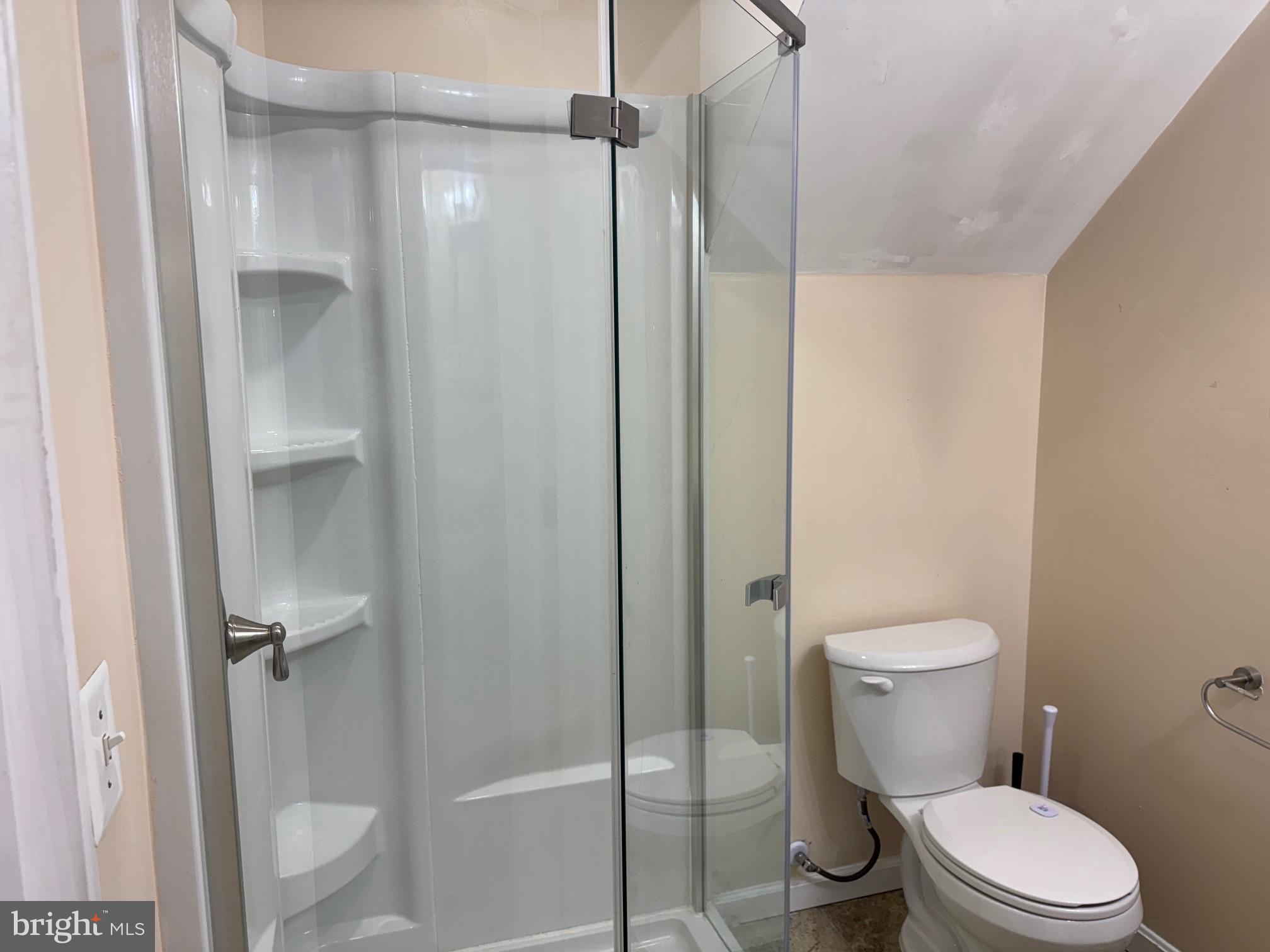 COMPTON VALLEY ESTATES - Residential Lease