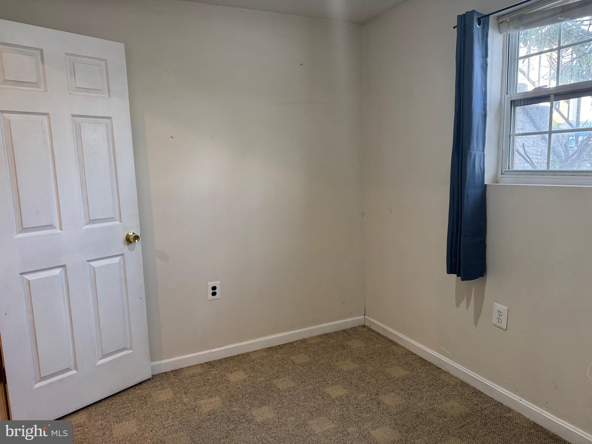 COMPTON VALLEY ESTATES - Residential Lease