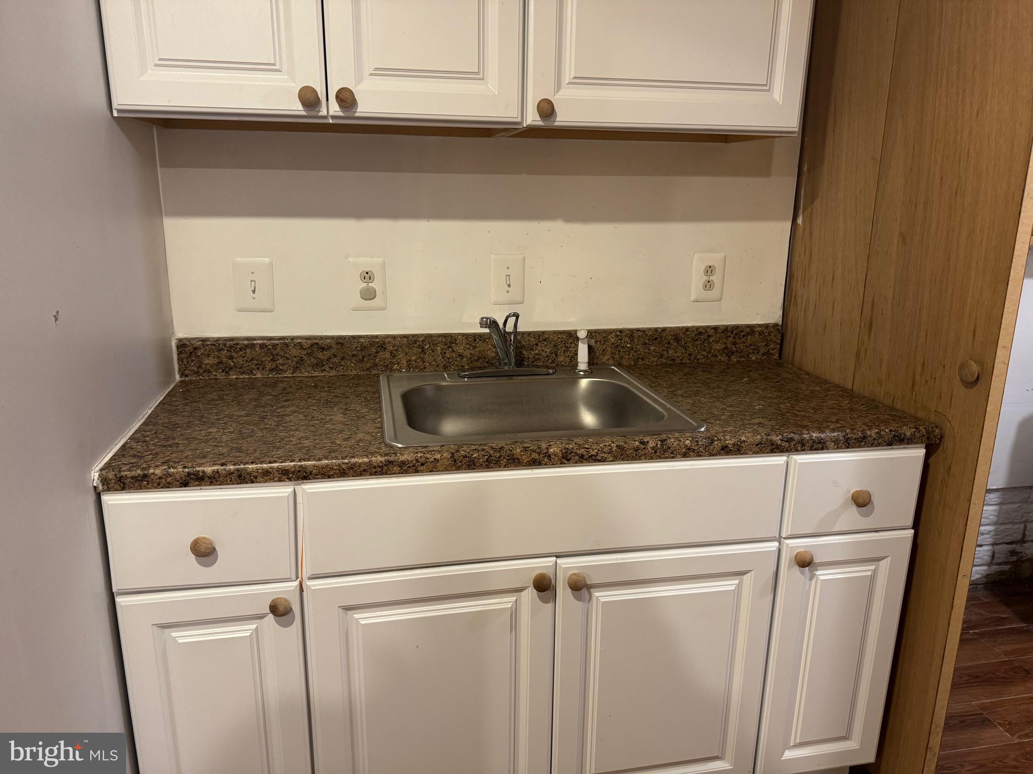 COMPTON VALLEY ESTATES - Residential Lease