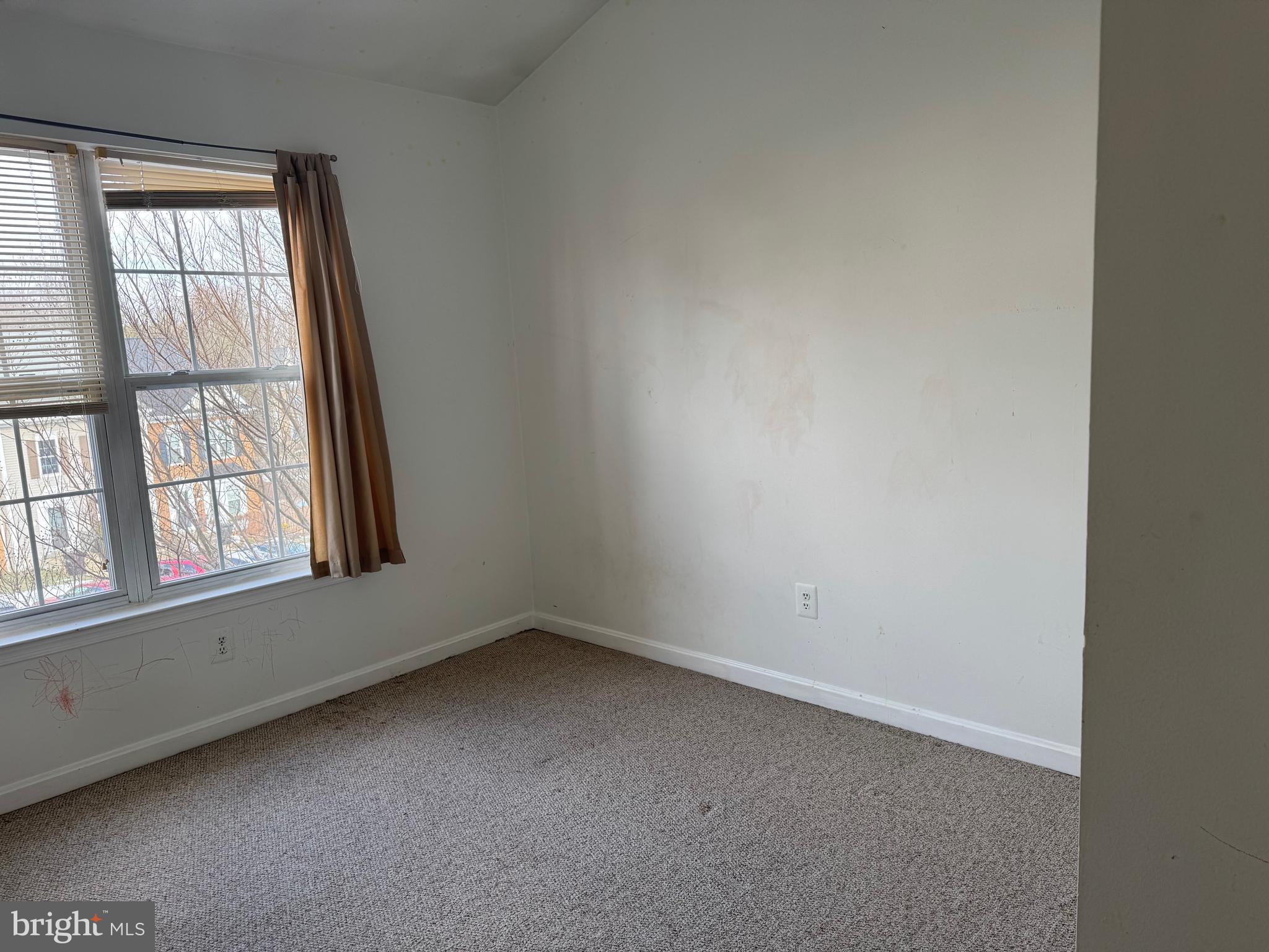 COMPTON VALLEY ESTATES - Residential Lease