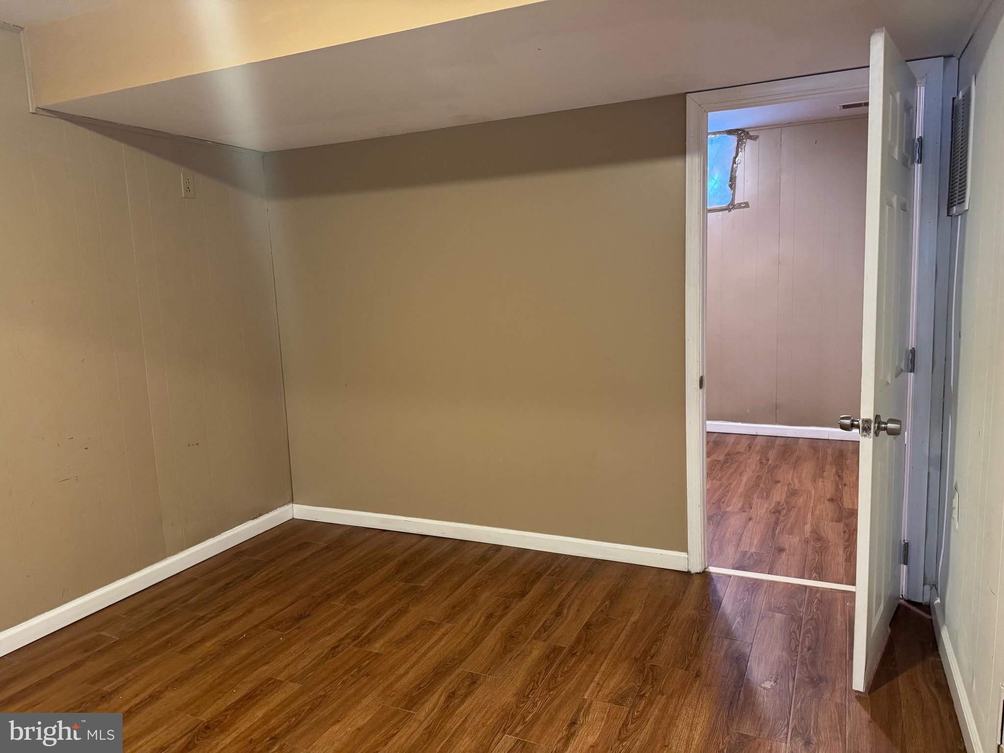 COMPTON VALLEY ESTATES - Residential Lease