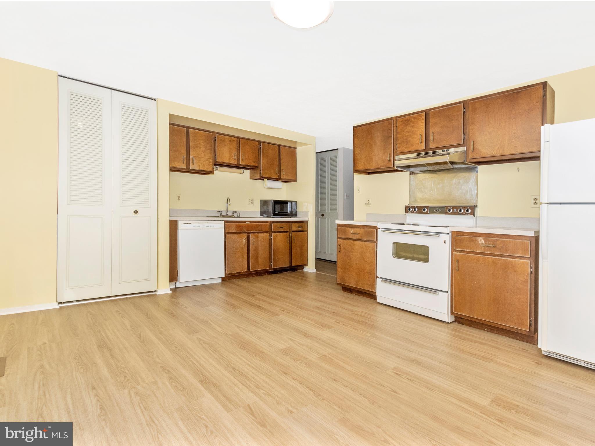 VILLAGE OF HICKORY RIDGE - Residential