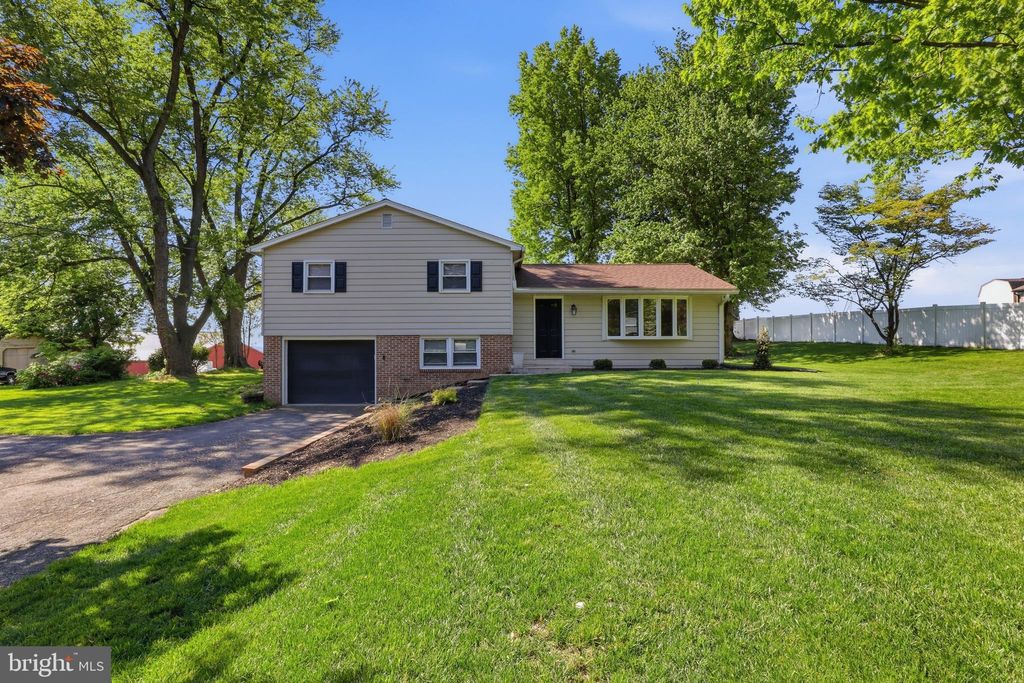 Photo of 664 Shultz Road, WASHINGTON BORO, PA 17582 (MLS # PALA2088186)