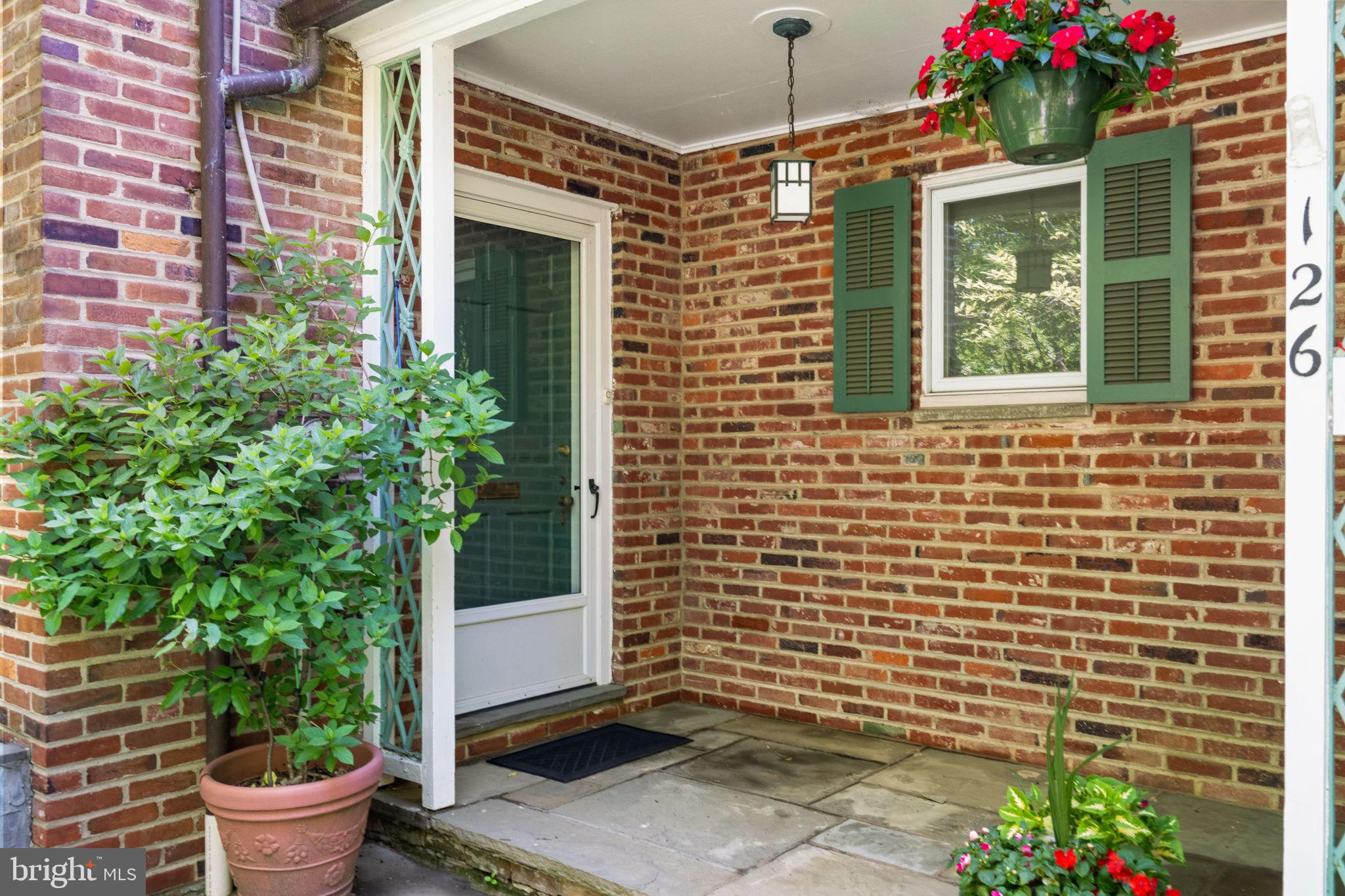 126 W GRAVERS LANE