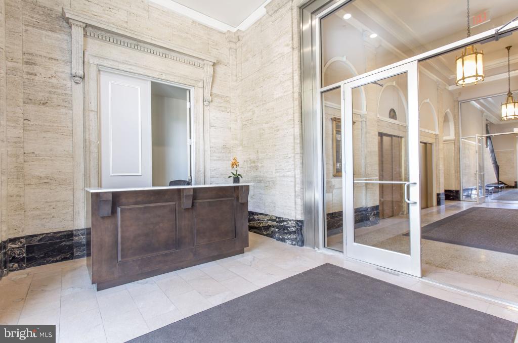 SOCIETY HILL - Residential Lease