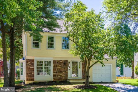 Photo of 24 Newland Court, STERLING, VA 20165 (MLS # VALO2124890)