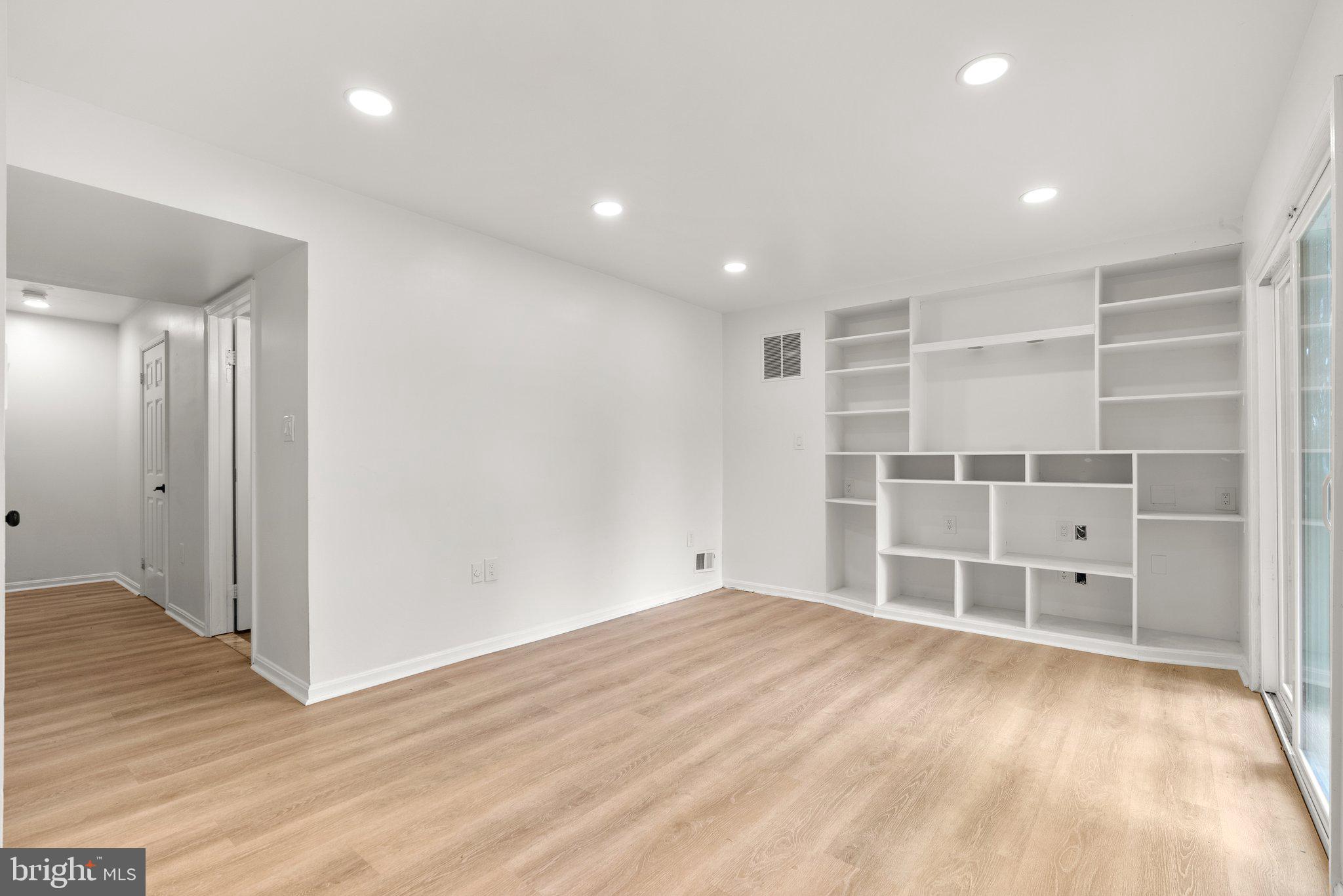 CROGHAN SQUARE - Residential Lease