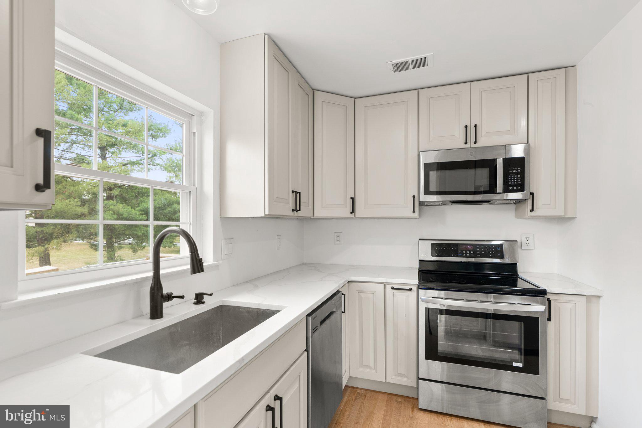 CROGHAN SQUARE - Residential Lease