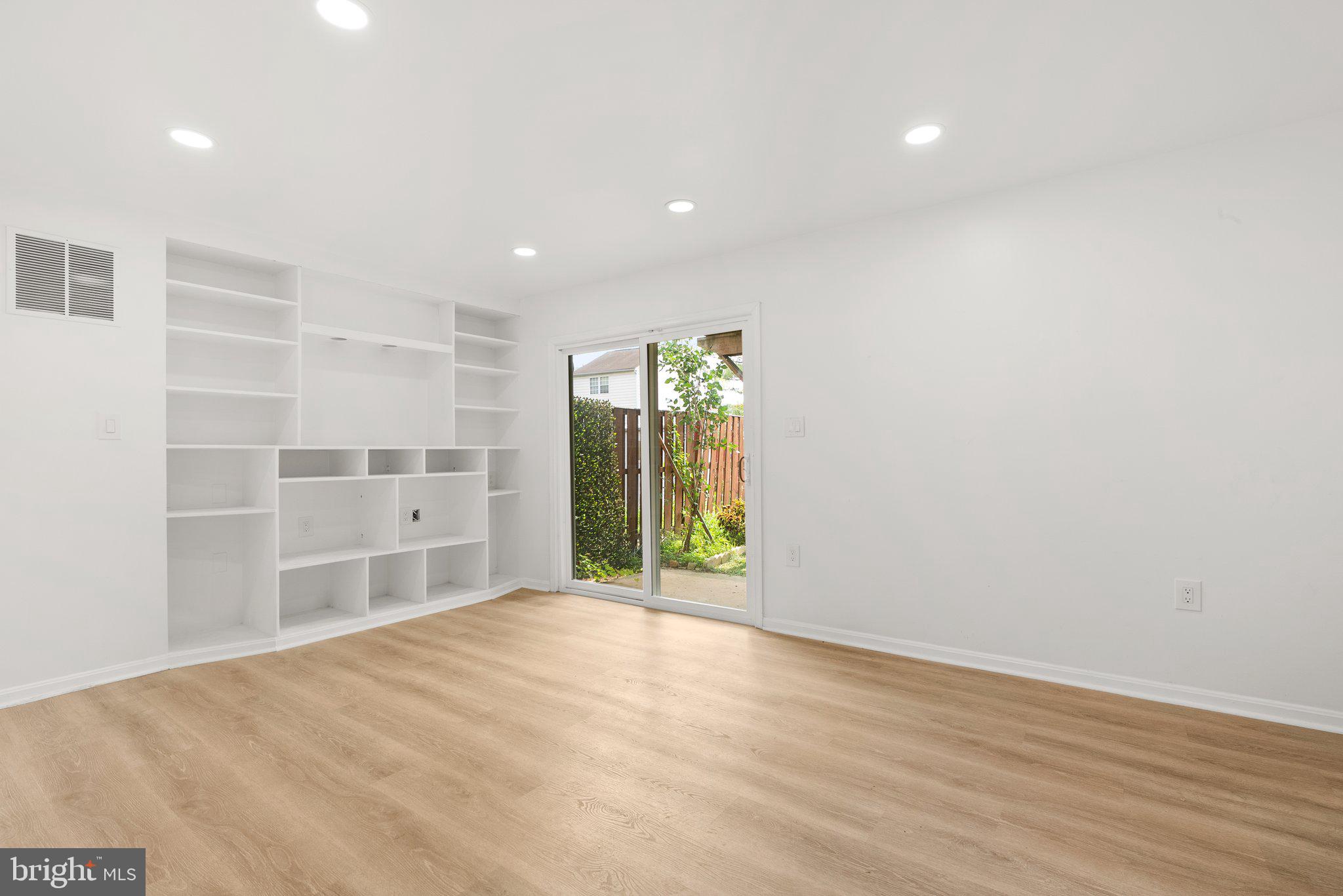 CROGHAN SQUARE - Residential Lease