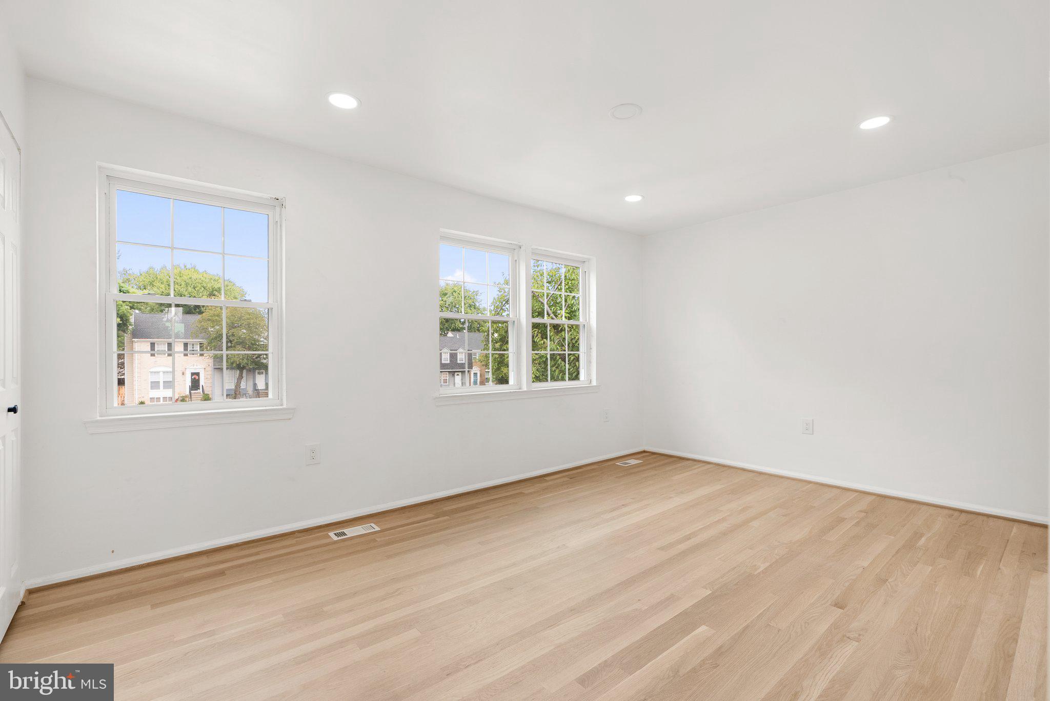 CROGHAN SQUARE - Residential Lease