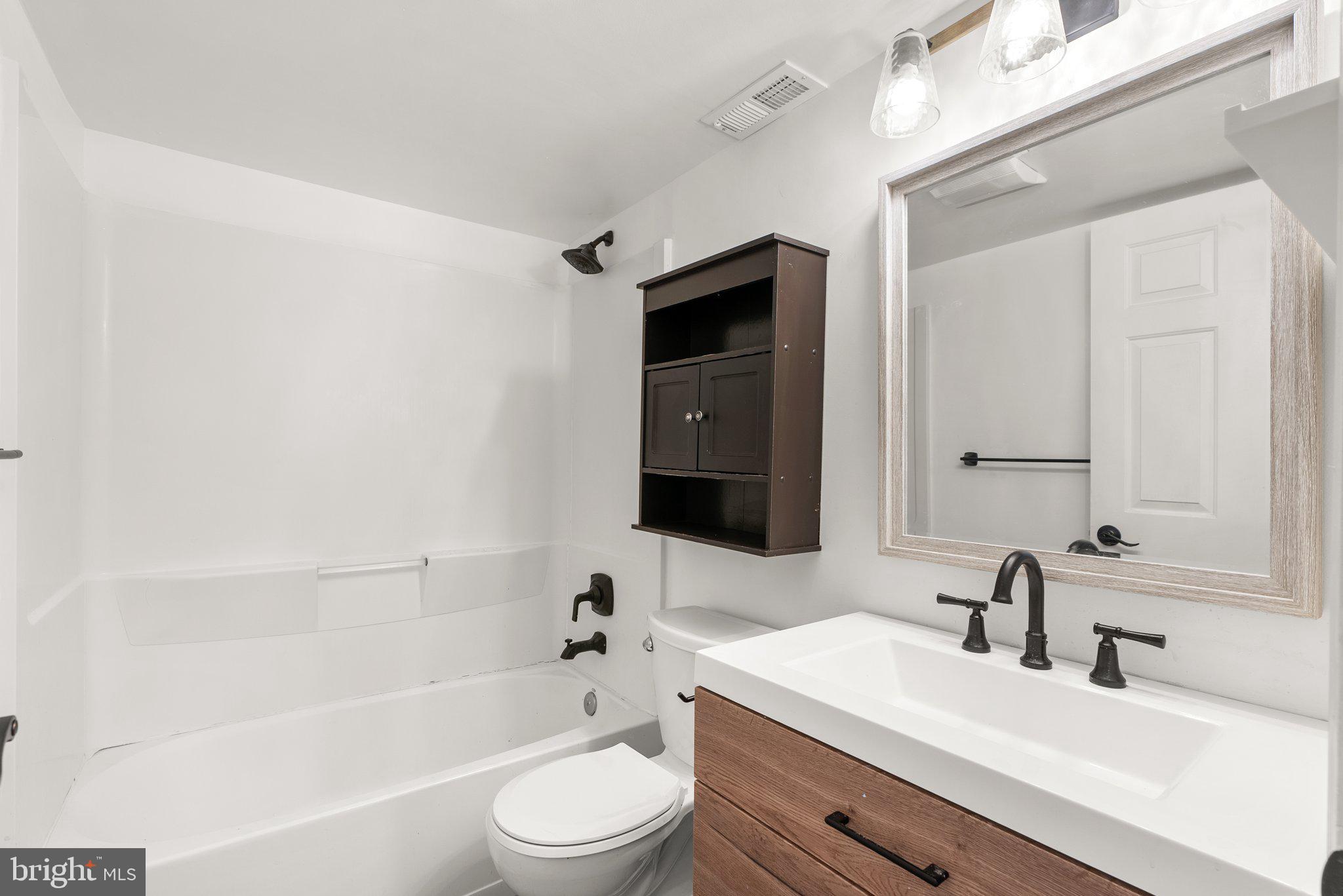 CROGHAN SQUARE - Residential Lease