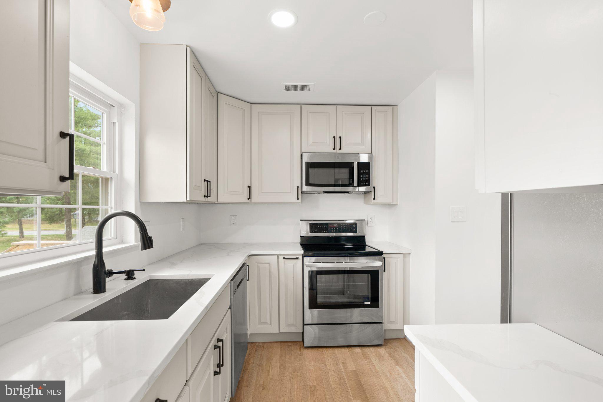 CROGHAN SQUARE - Residential Lease