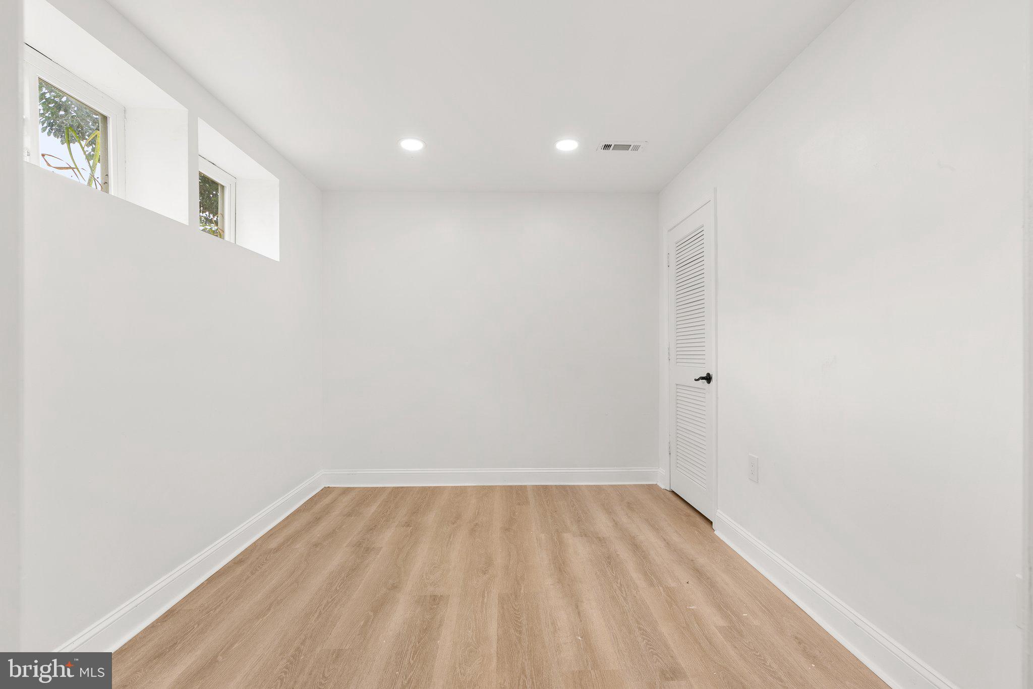 CROGHAN SQUARE - Residential Lease