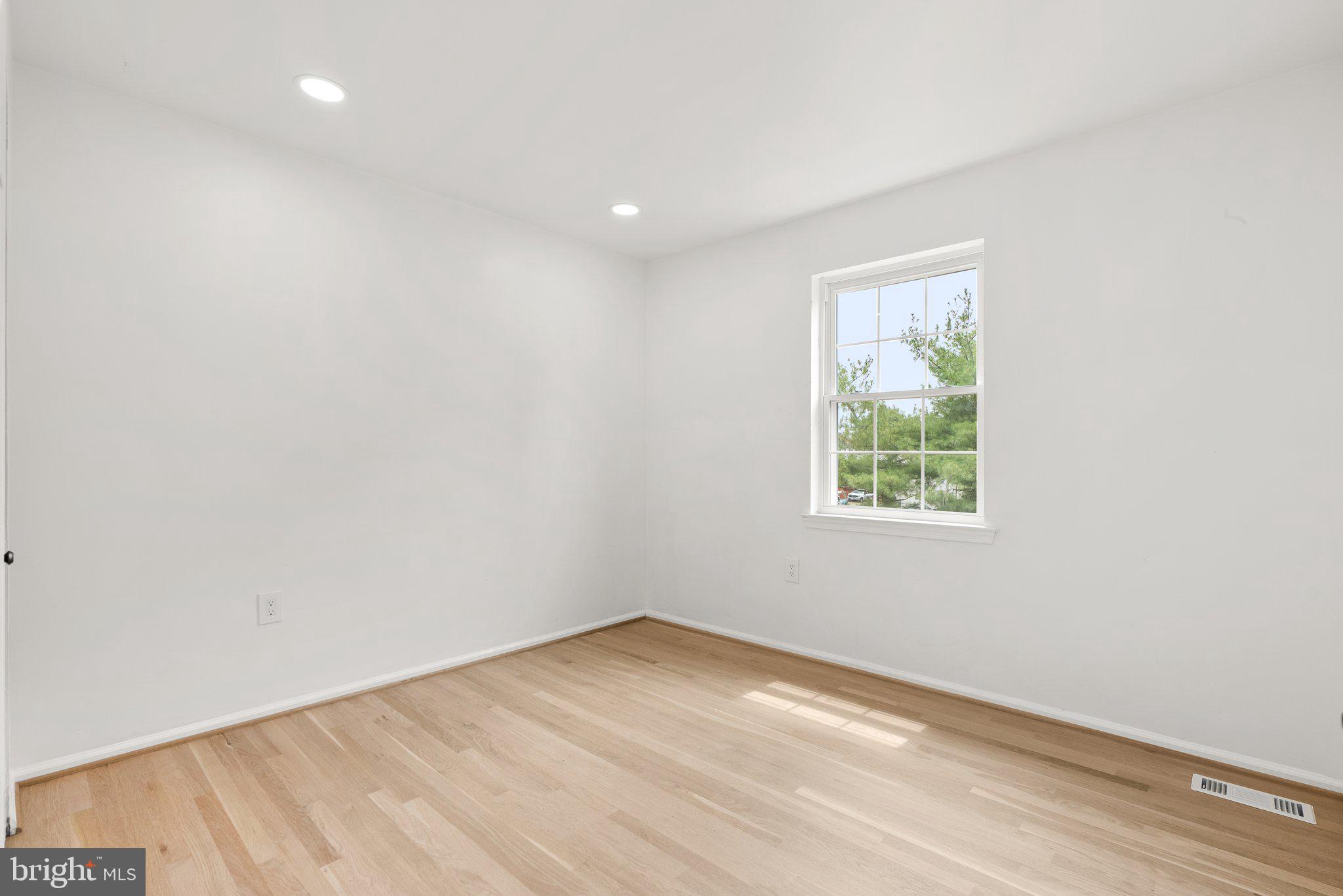 CROGHAN SQUARE - Residential Lease