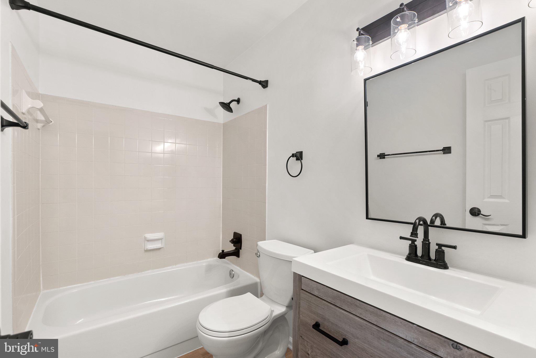 CROGHAN SQUARE - Residential Lease