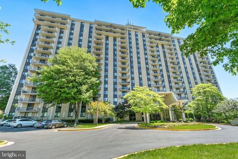 Photo of 7420 Westlake Terrace #1505, BETHESDA, MD 20817 (MLS # MDMC2231866)