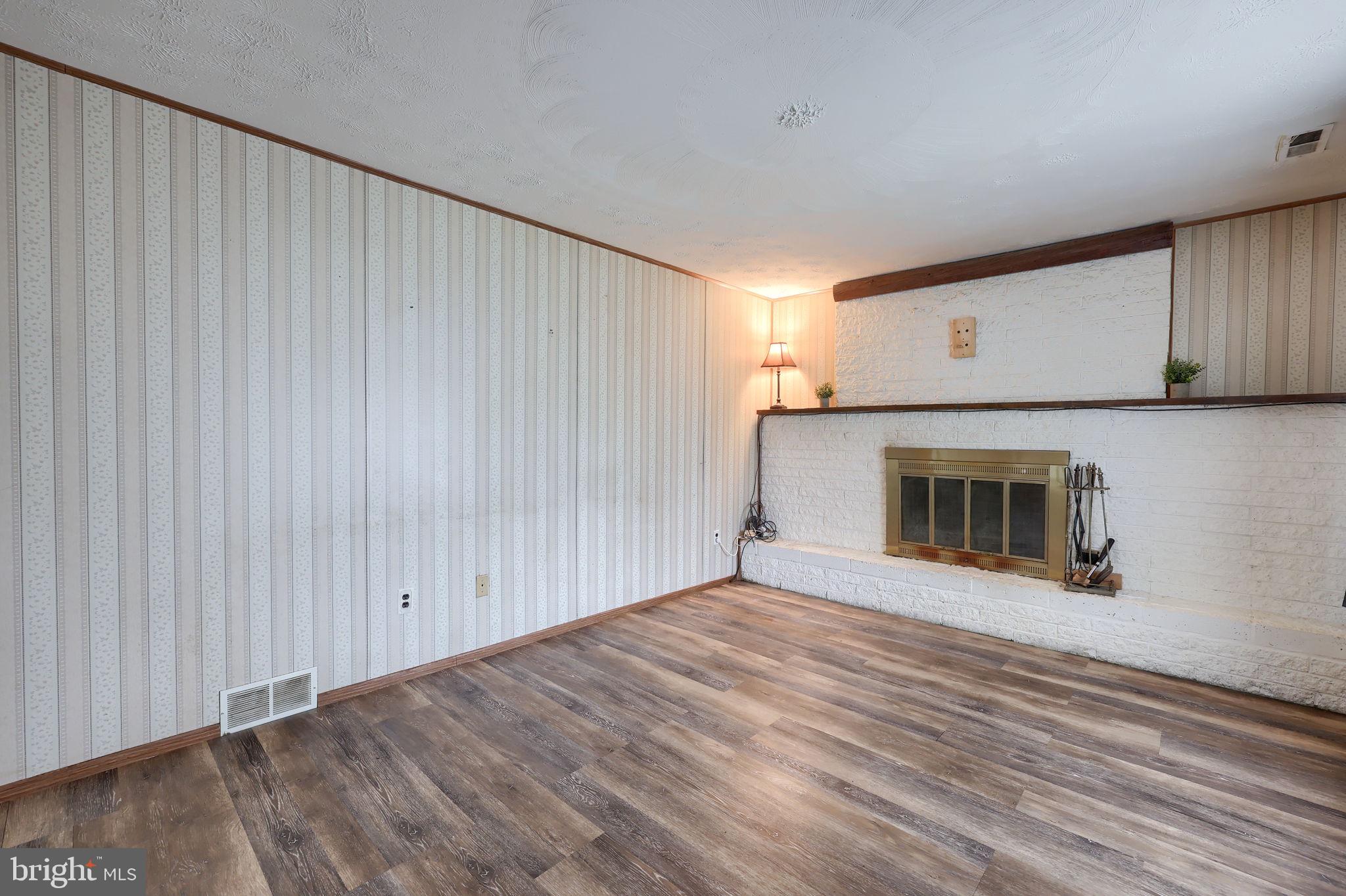 LORANE ORCHARD - Residential