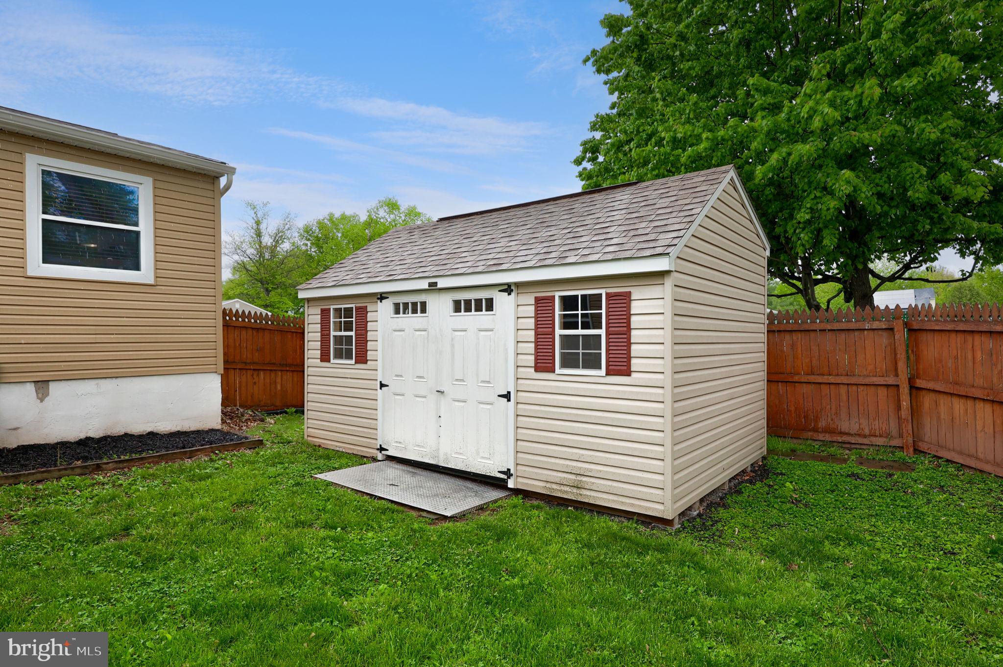 LORANE ORCHARD - Residential