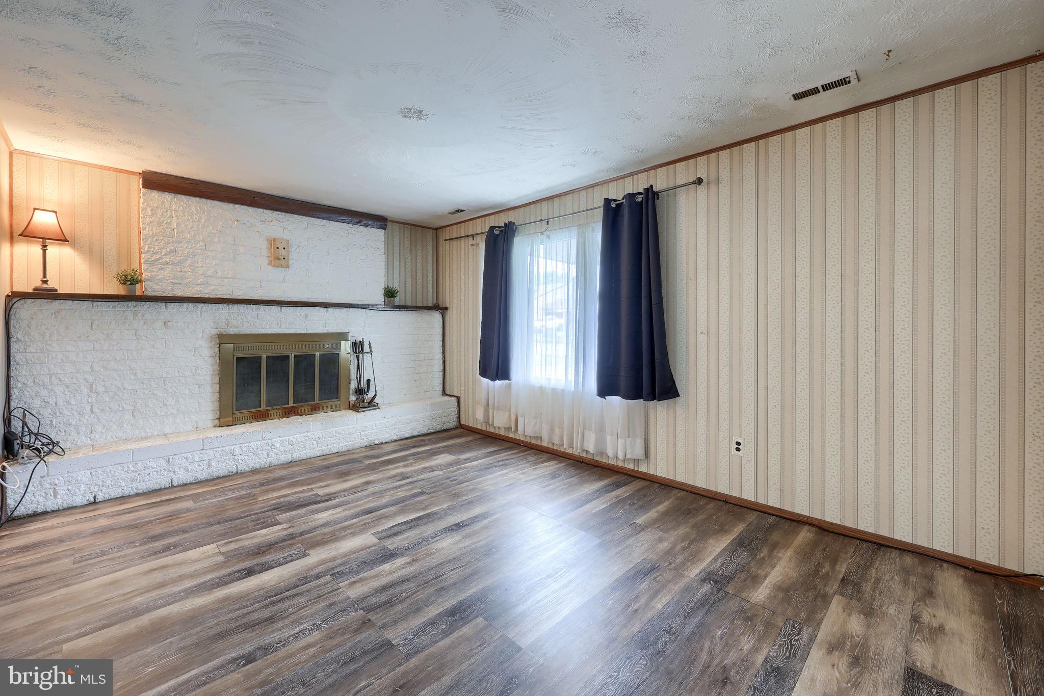 LORANE ORCHARD - Residential