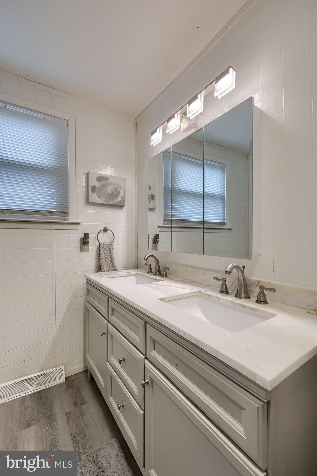 LORANE ORCHARD - Residential