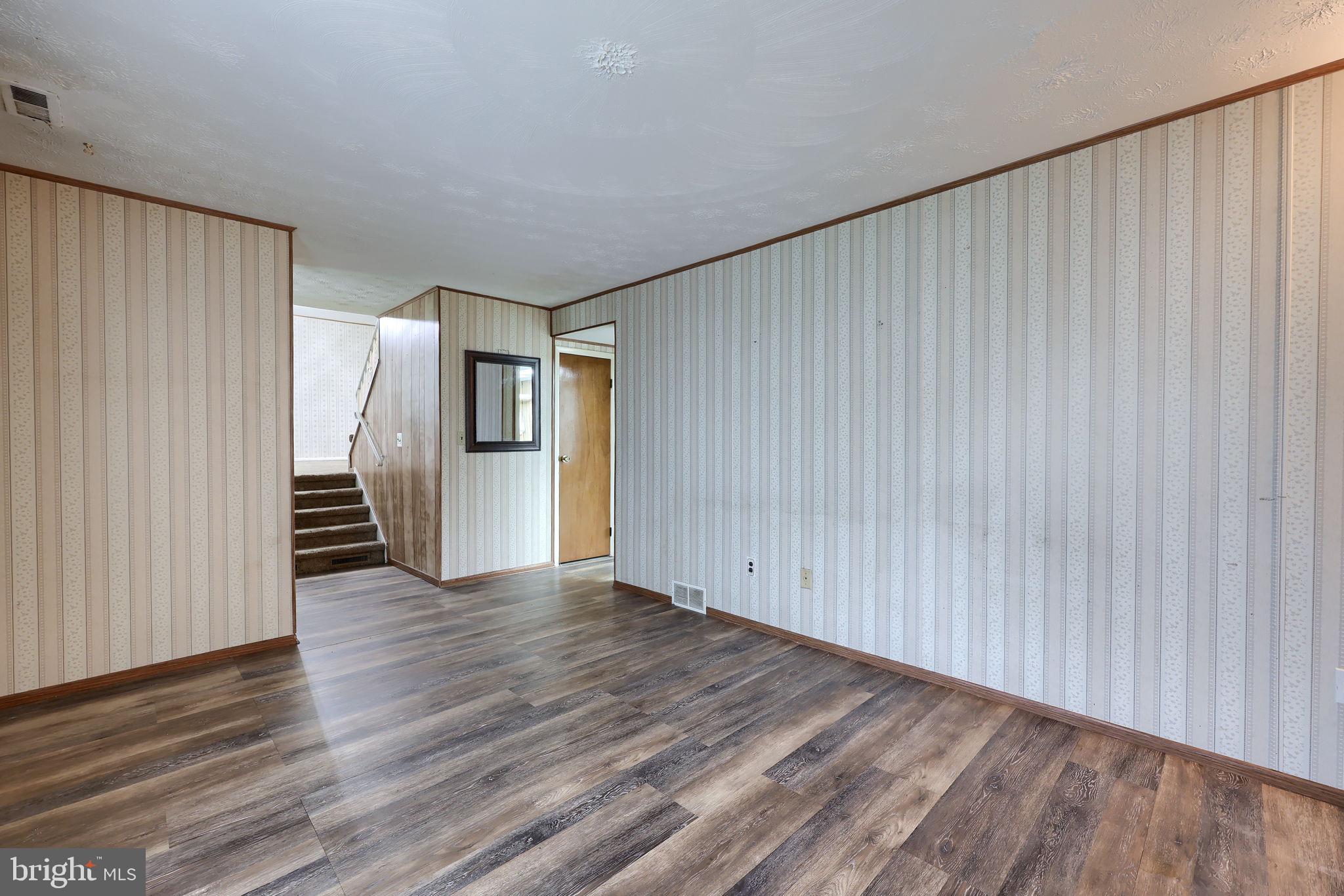 LORANE ORCHARD - Residential
